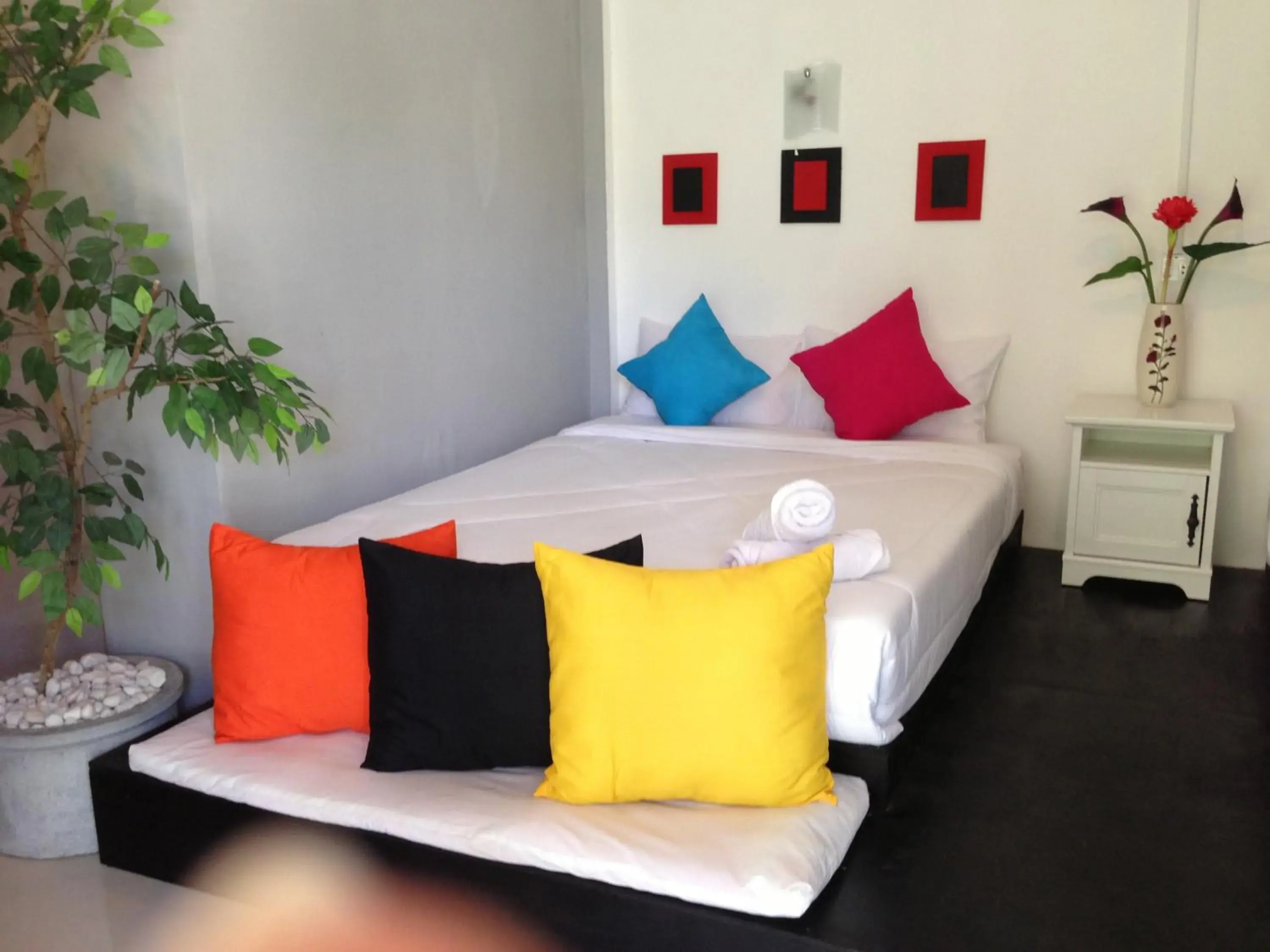 Bed in Phangan Cove Beach Resort Bed in Phangan Cove Beach Resort