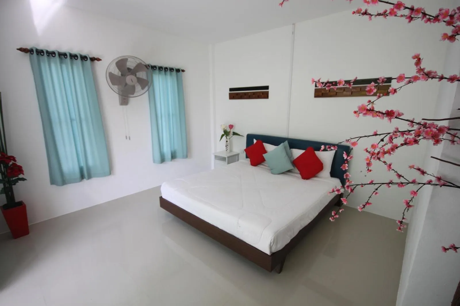 Bed in Phangan Cove Beach Resort