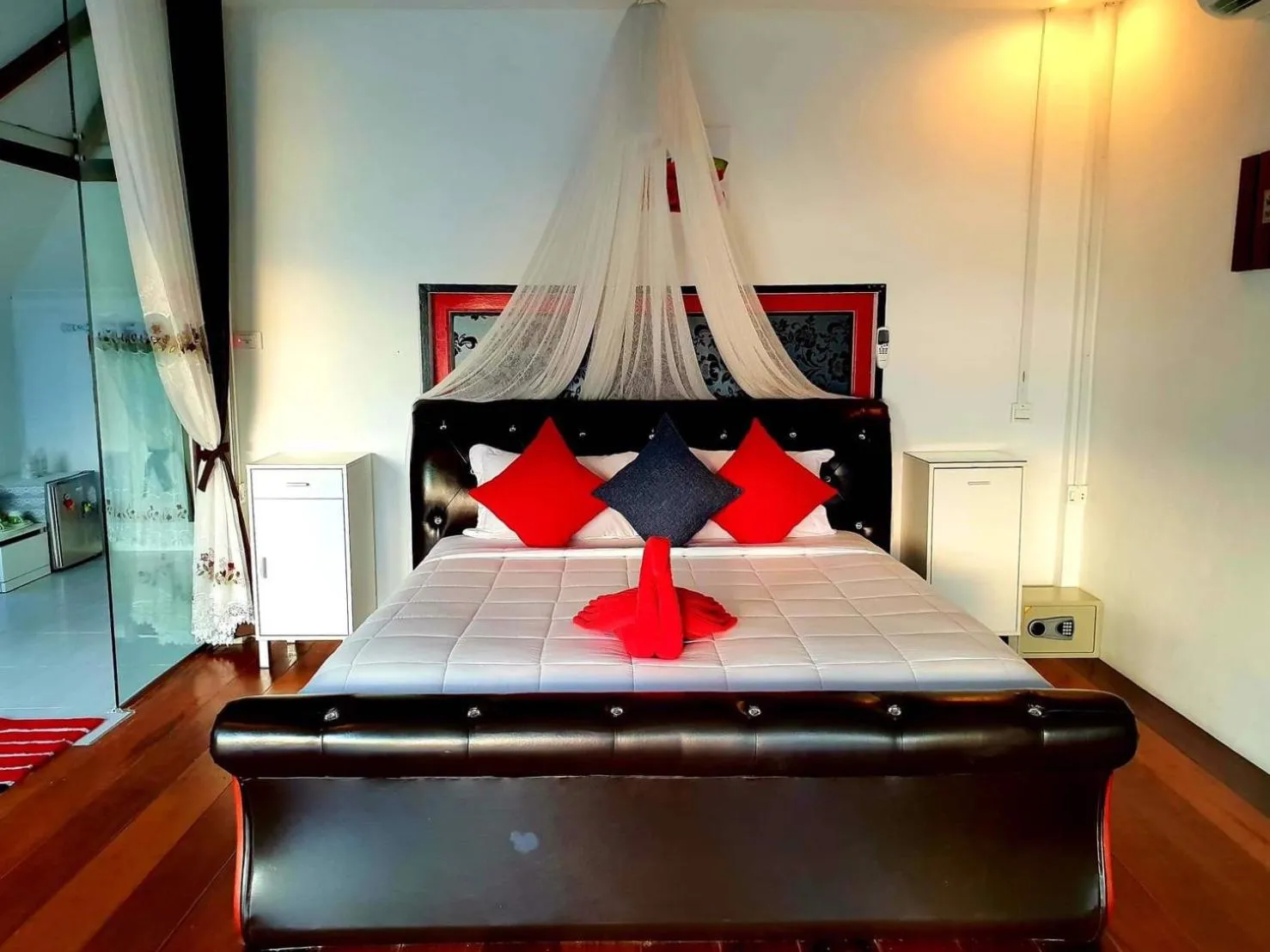 Bed in Phangan Cove Beach Resort