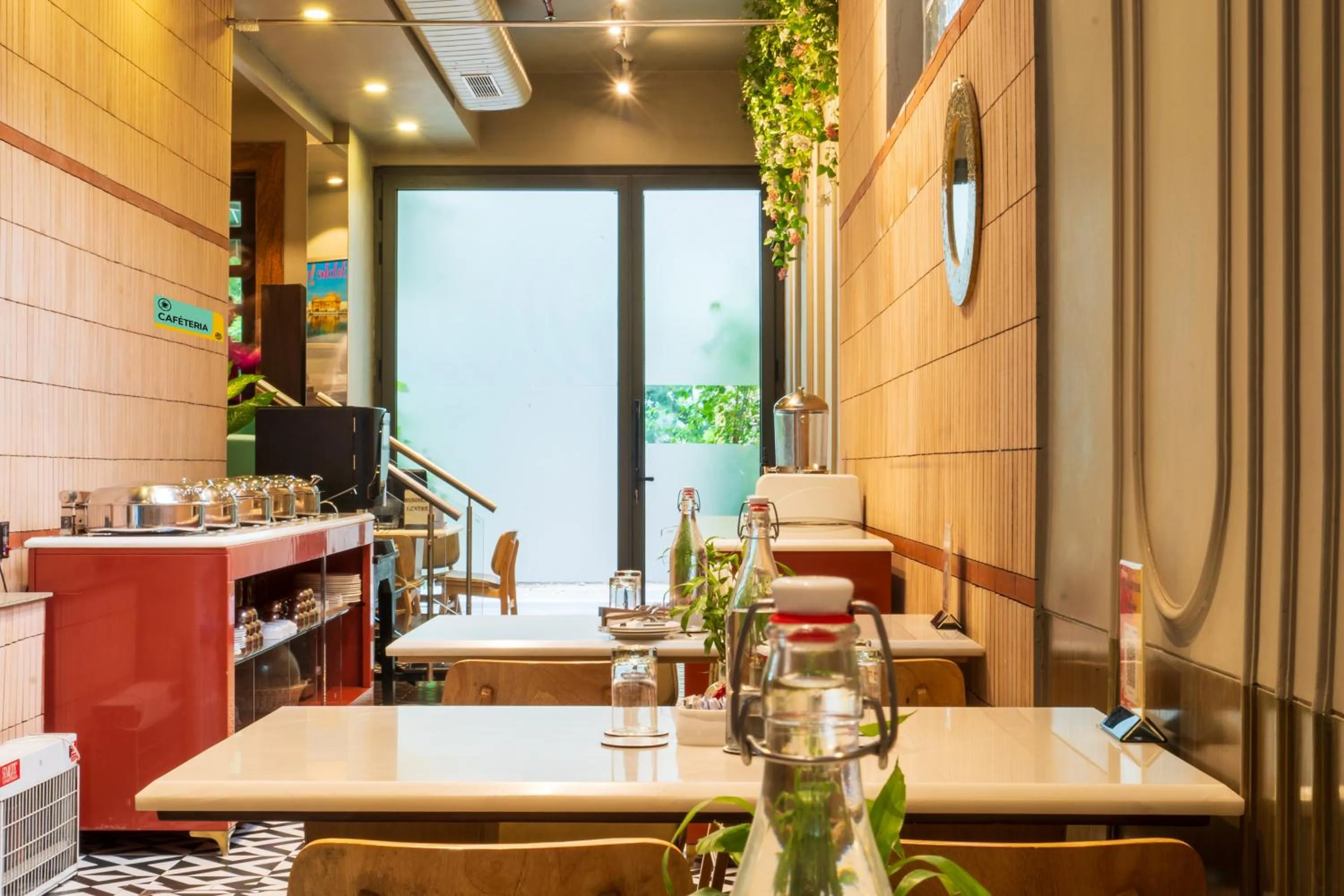 Restaurant/places to eat in Cosy Grand, Chanakyapuri by The Cosy Hotels