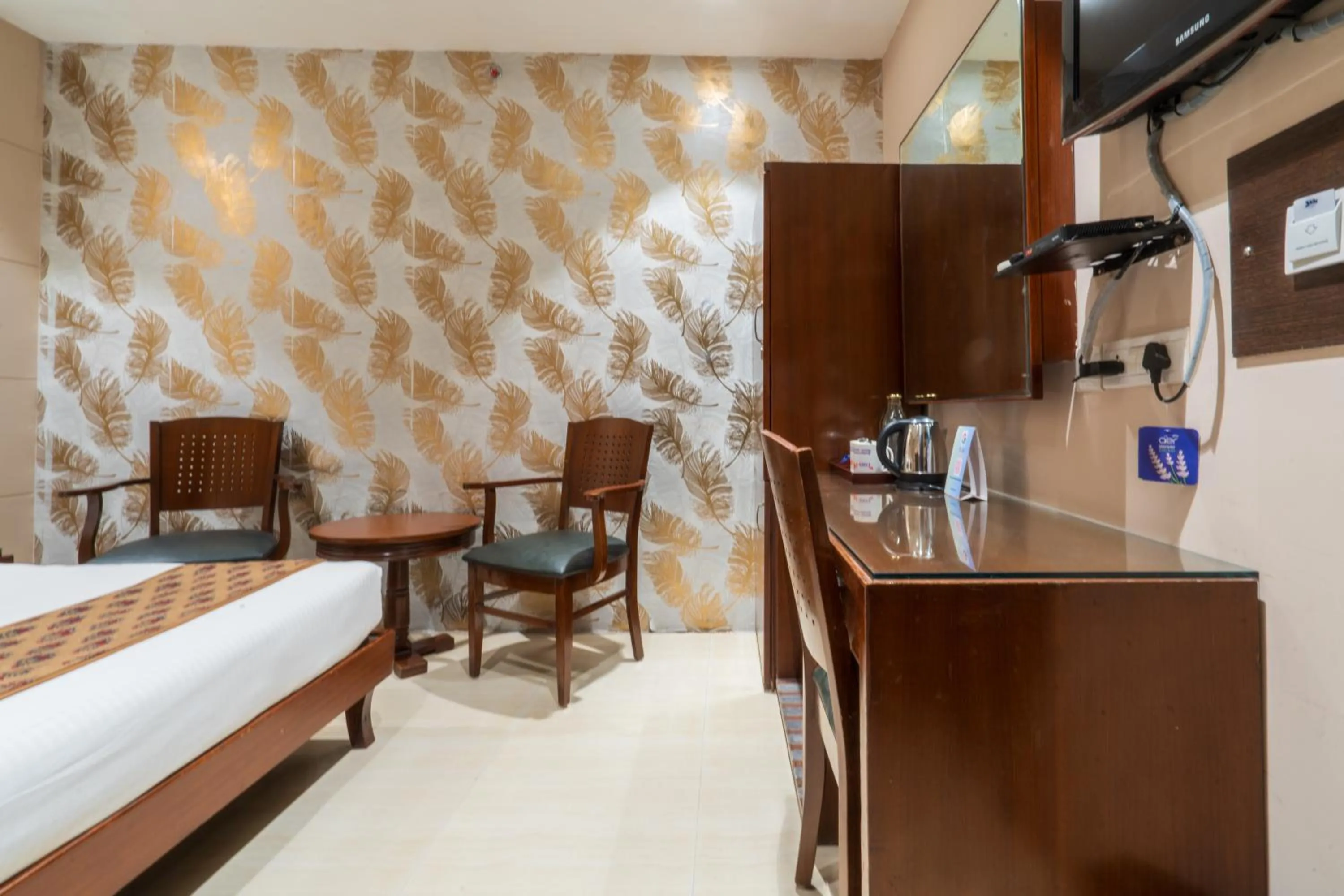 Bedroom, Bed in Cosy Grand, Chanakyapuri by The Cosy Hotels