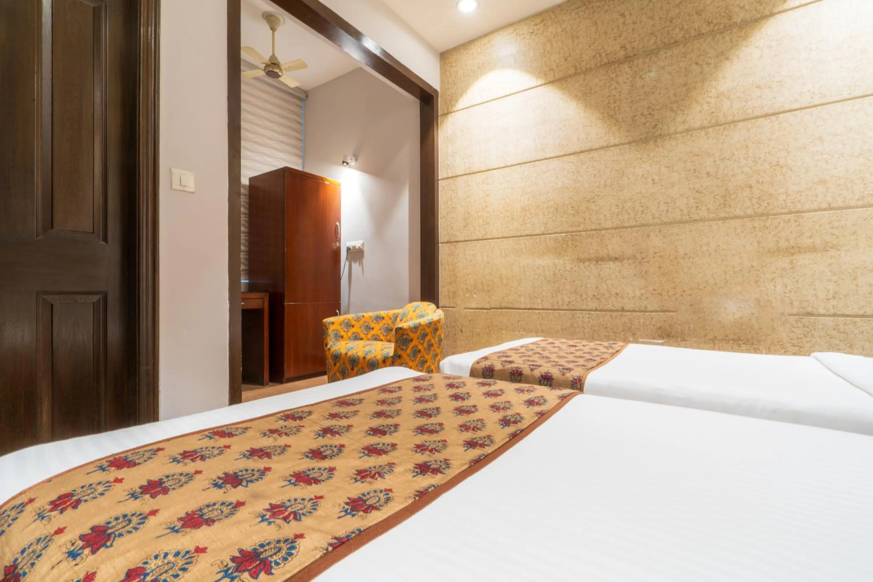 Bedroom, Bed in Cosy Grand, Chanakyapuri by The Cosy Hotels