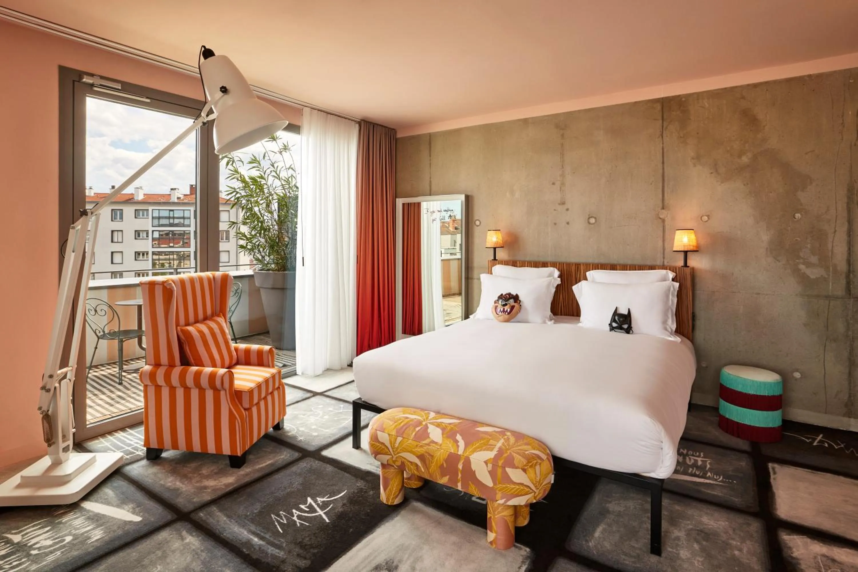 Photo of the whole room, Bed in Mama Shelter Lyon