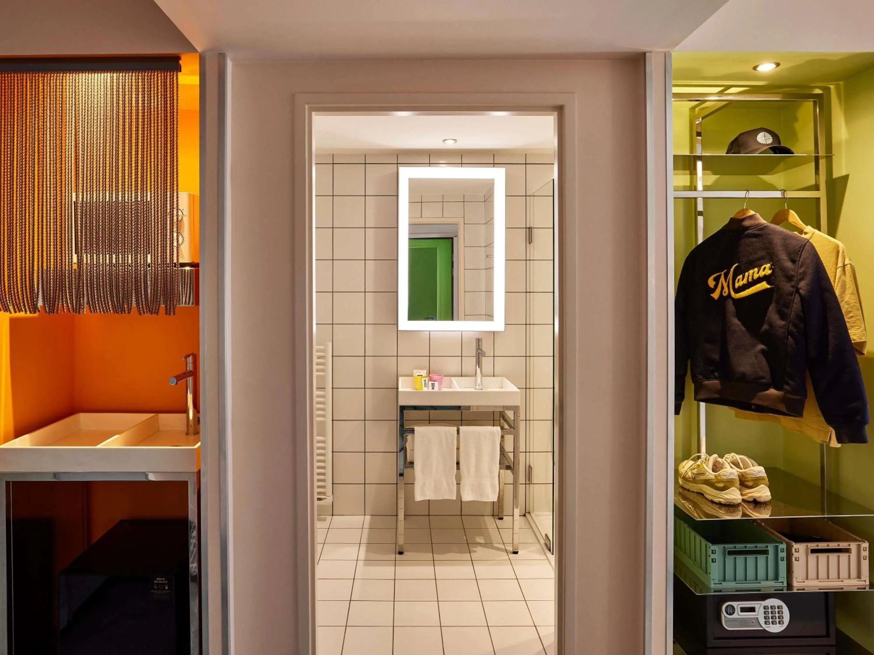 Bedroom in Mama Shelter Lyon