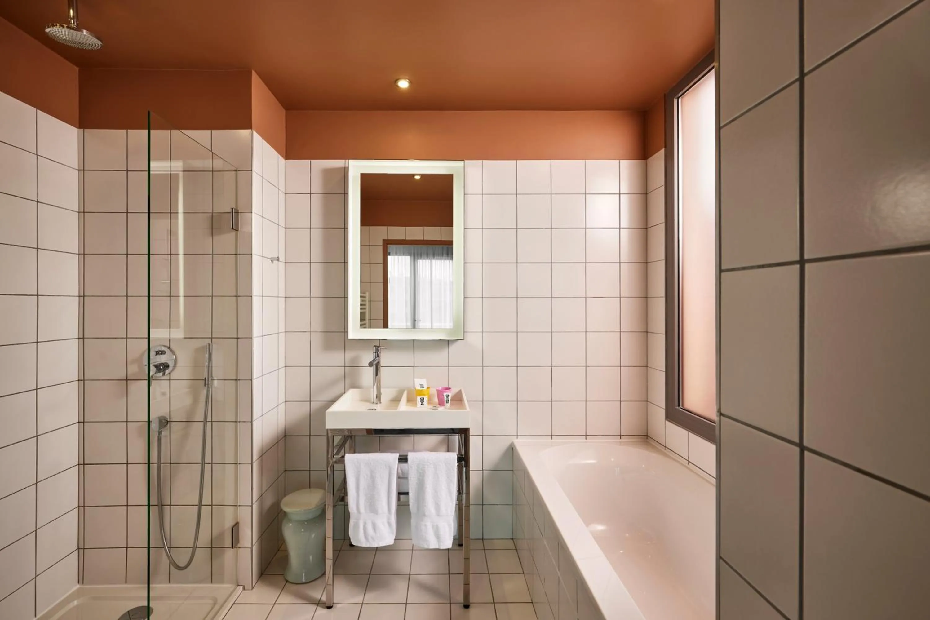 Shower in Mama Shelter Lyon