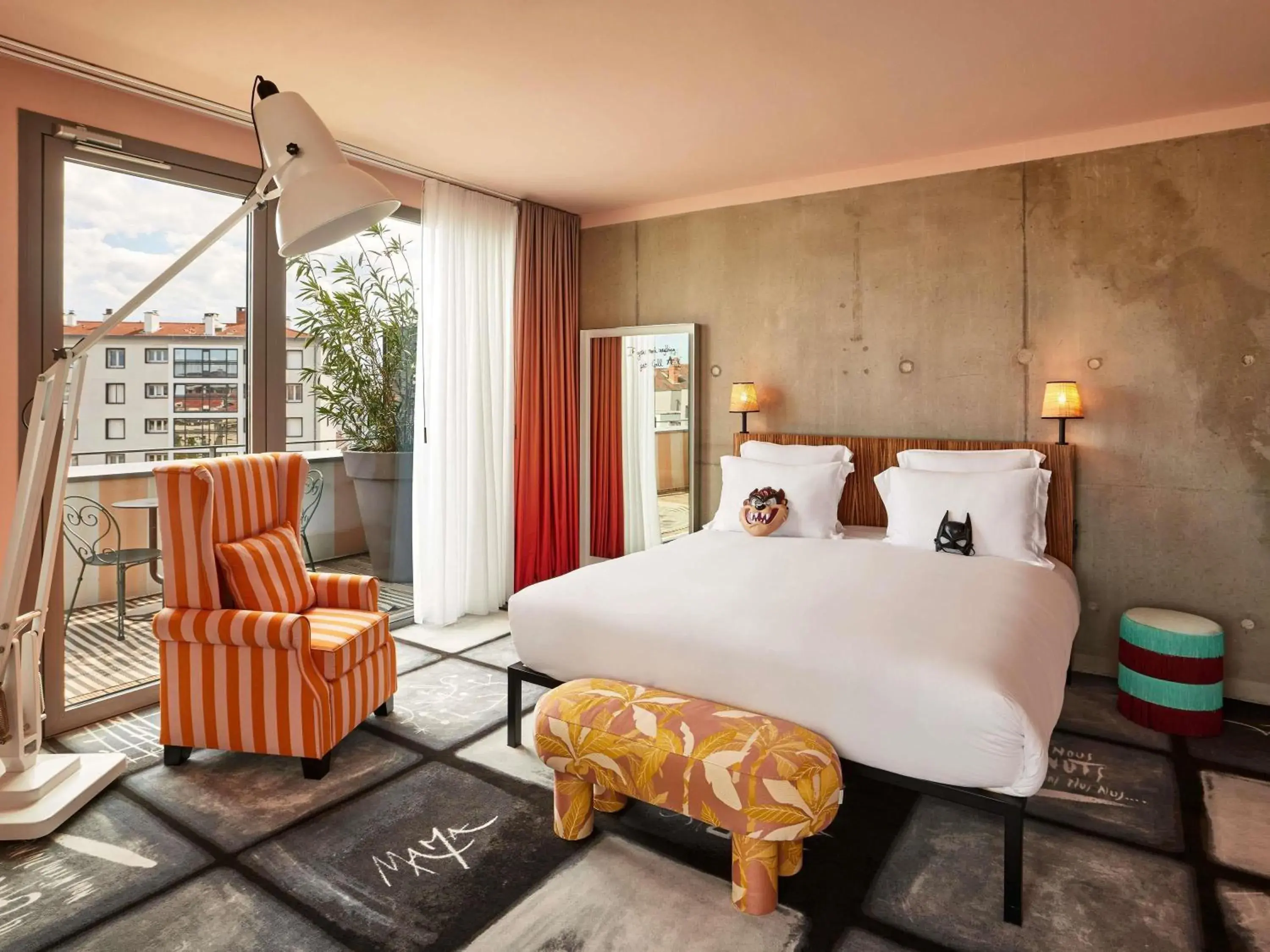 Property building, Bed in Mama Shelter Lyon Property building, Bed in Mama Shelter Lyon