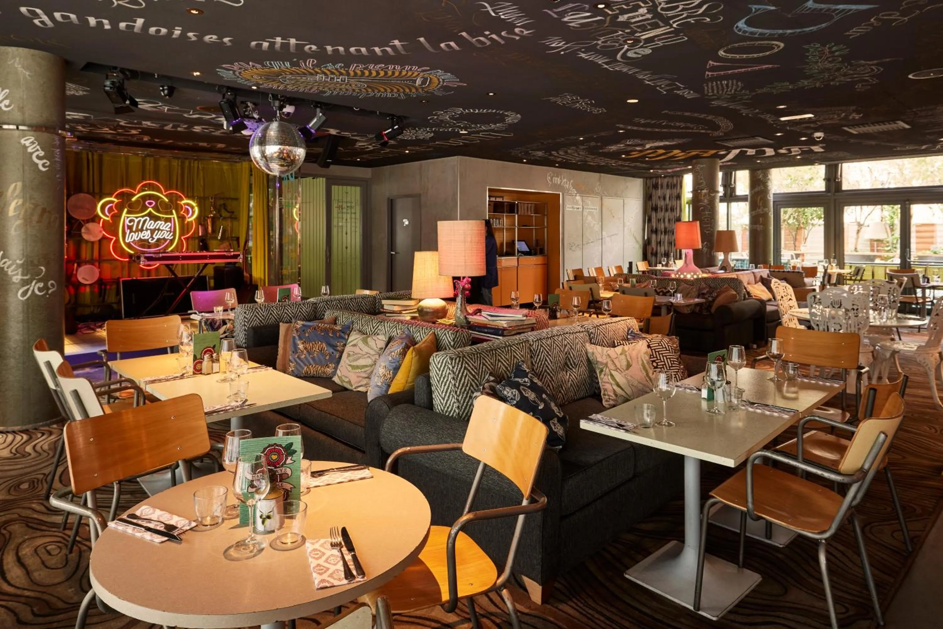 Restaurant/places to eat in Mama Shelter Lyon