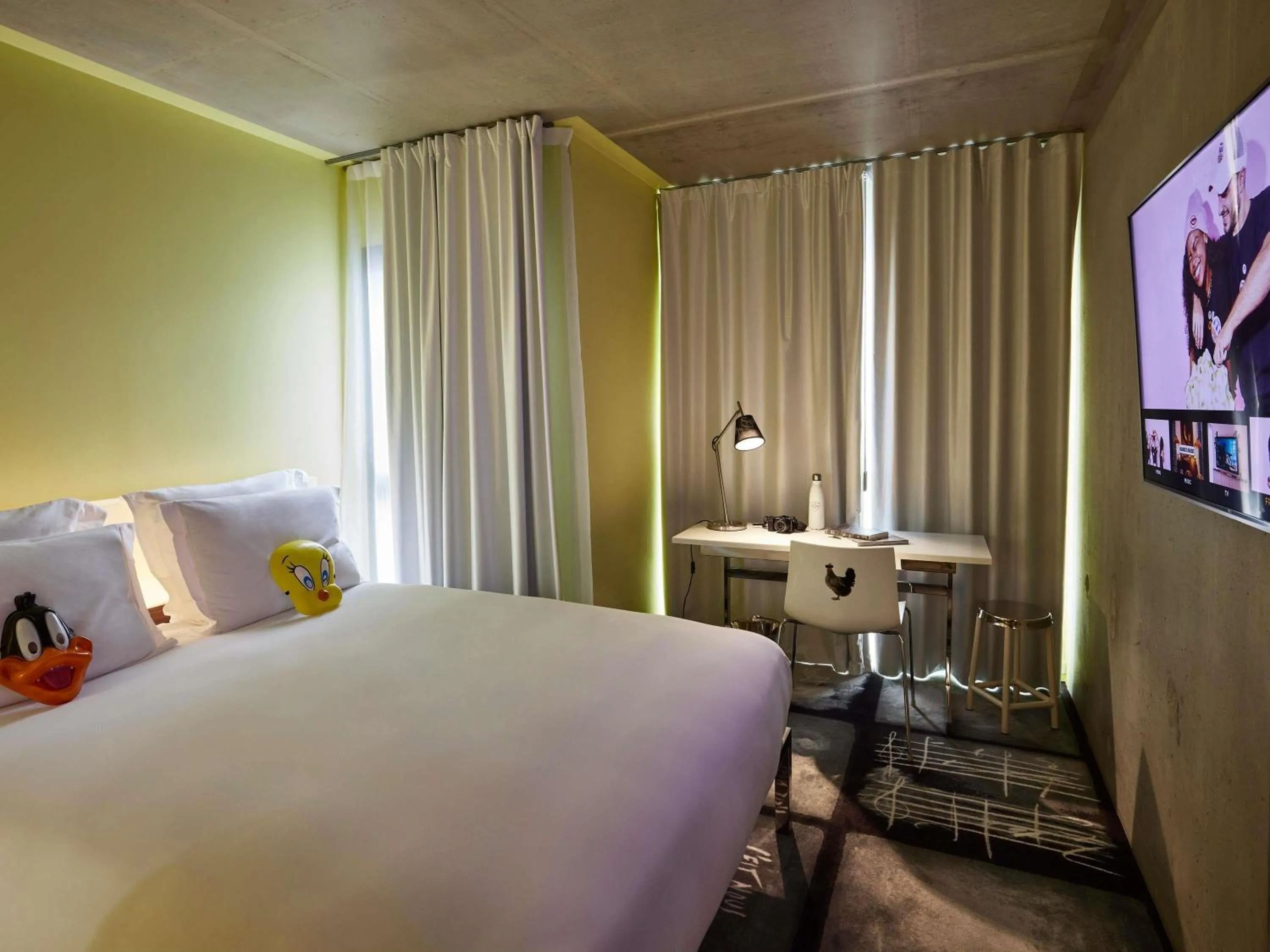 Bedroom, Bed in Mama Shelter Lyon