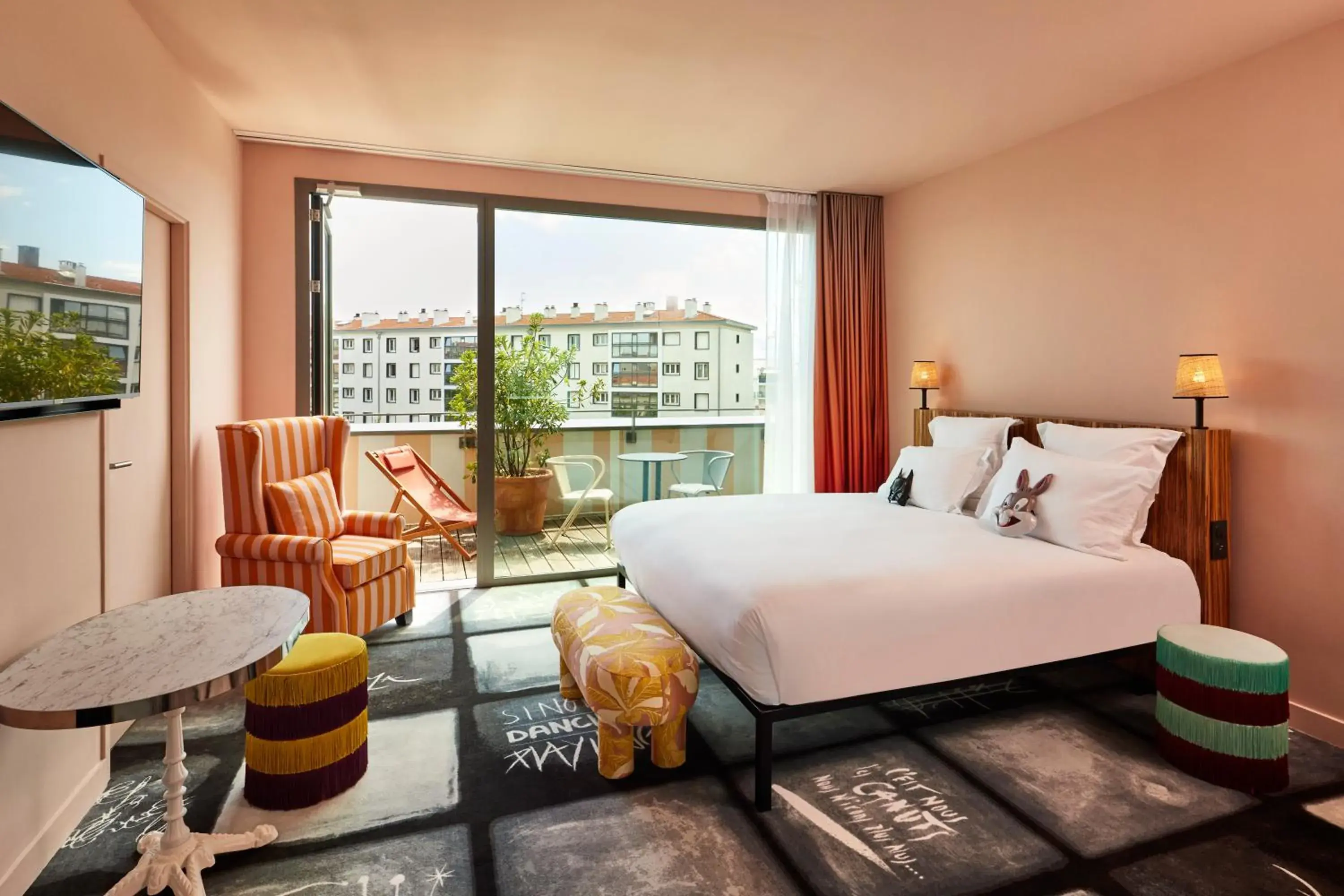 View (from property/room), Bed in Mama Shelter Lyon View (from property/room), Bed in Mama Shelter Lyon