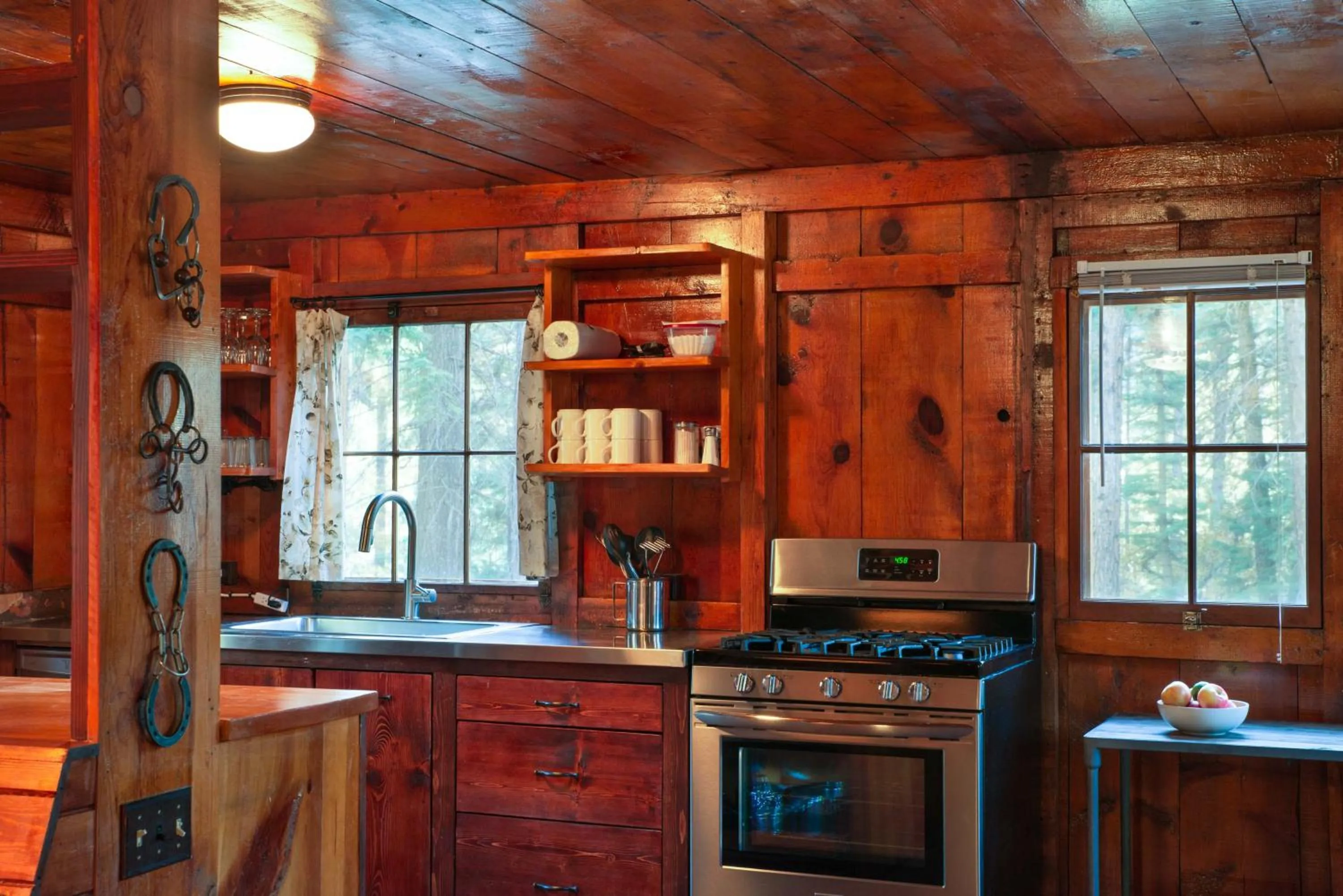 Kitchen or kitchenette in Corkins Lodge