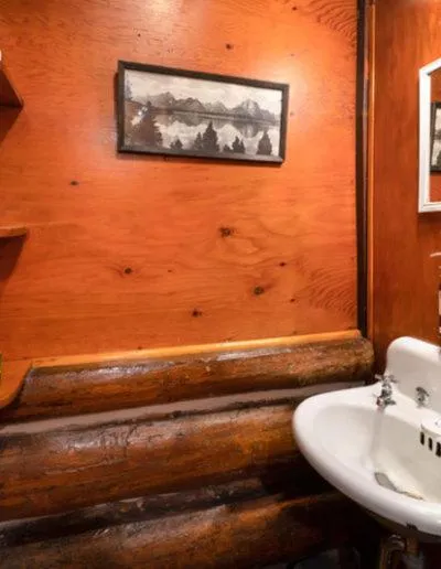 Bathroom in Corkins Lodge