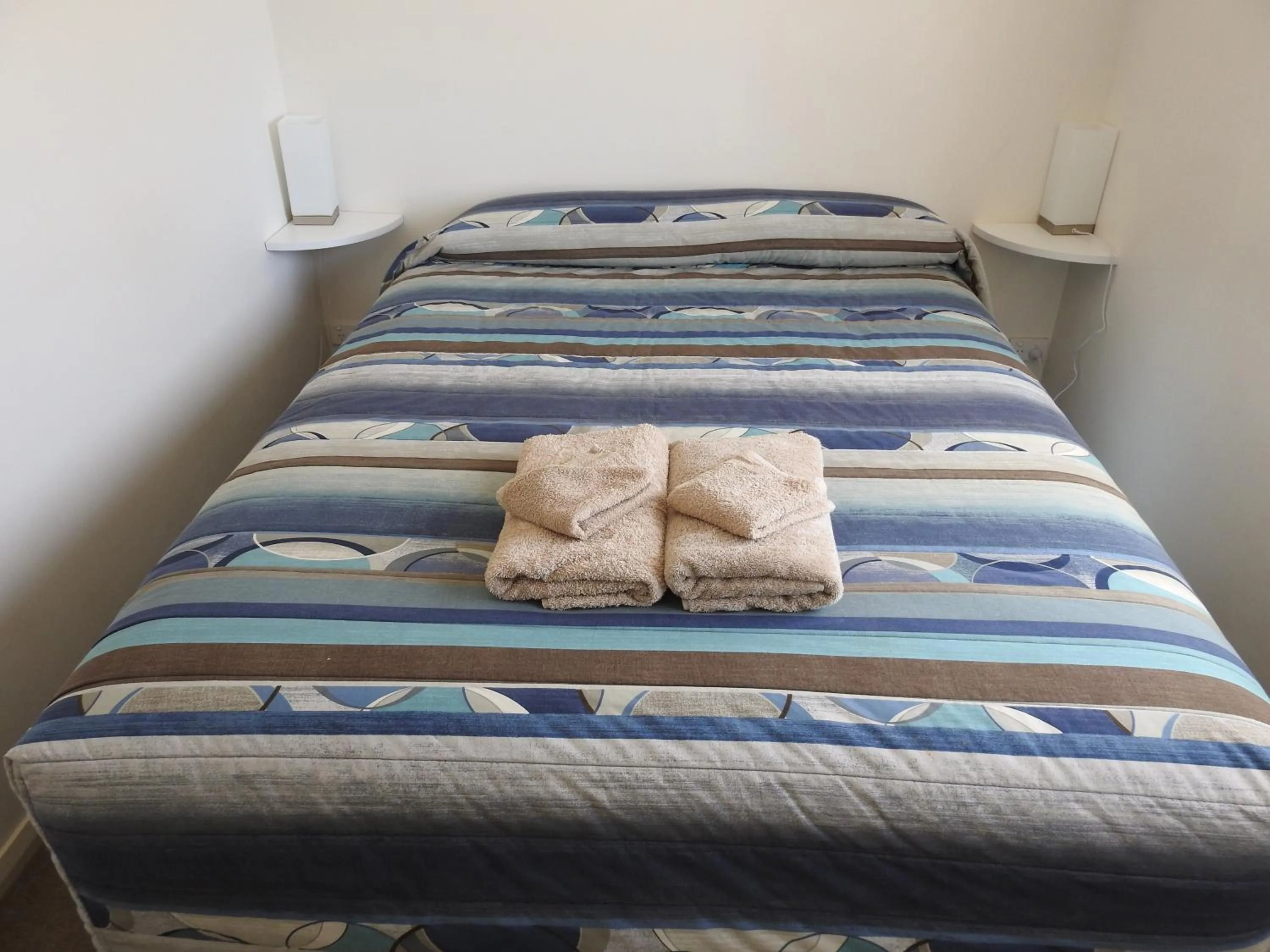 Bed in Warrawong on the Darling Wilcannia Holiday Park