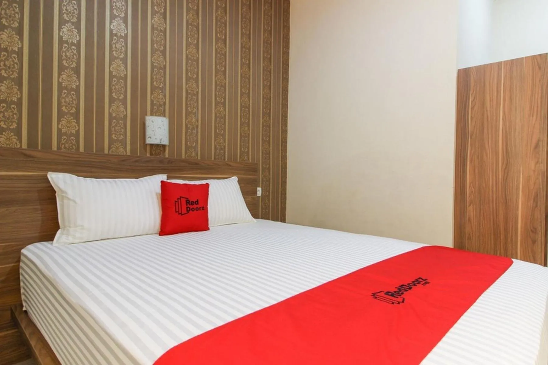 Bedroom, Bed in RedDoorz near Jogja Kembali Monument 3