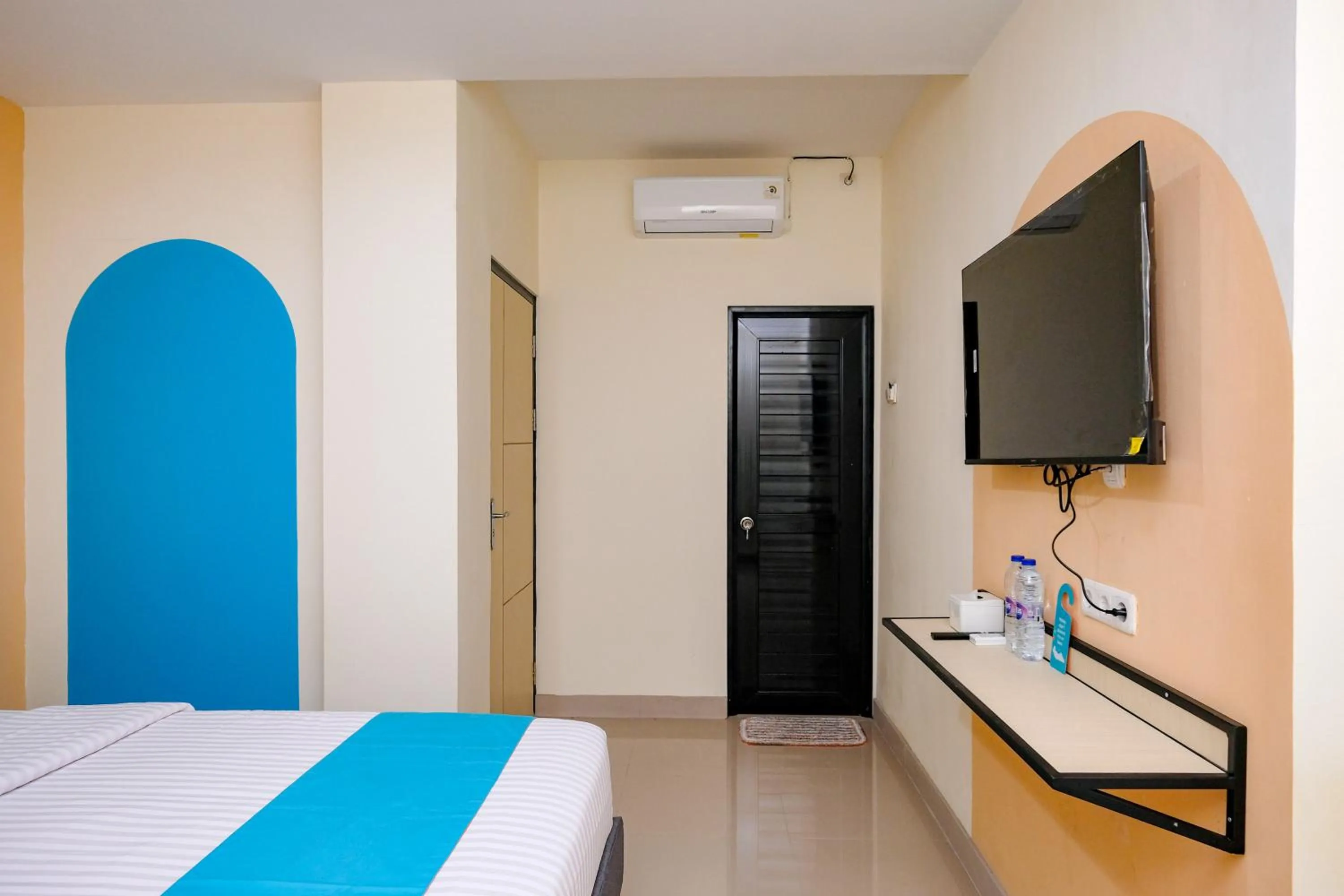 Bedroom, Bed in Sans Hotel Mataram Malioboro