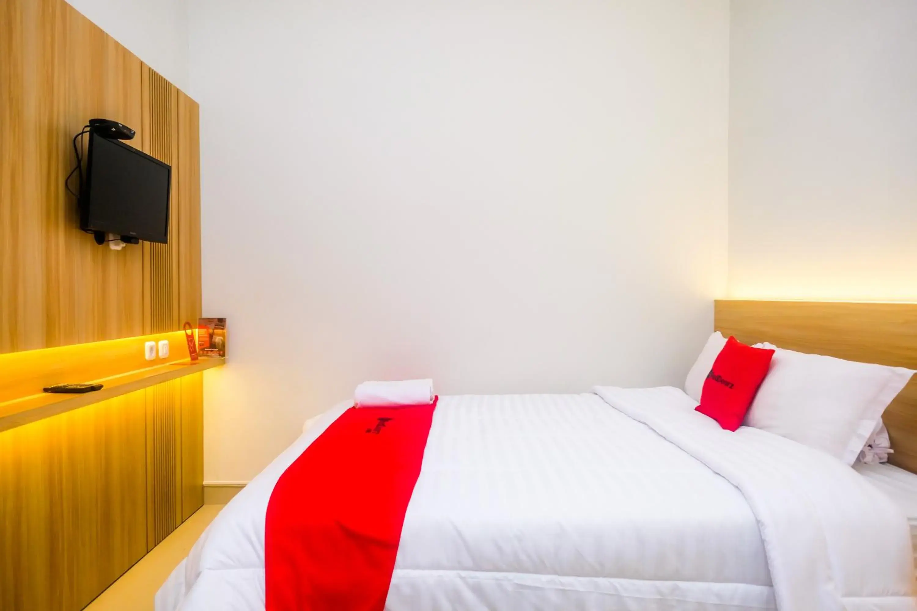 Bedroom, Bed in RedDoorz Syariah near Jogja City Mall 2 Bedroom, Bed in RedDoorz Syariah near Jogja City Mall 2