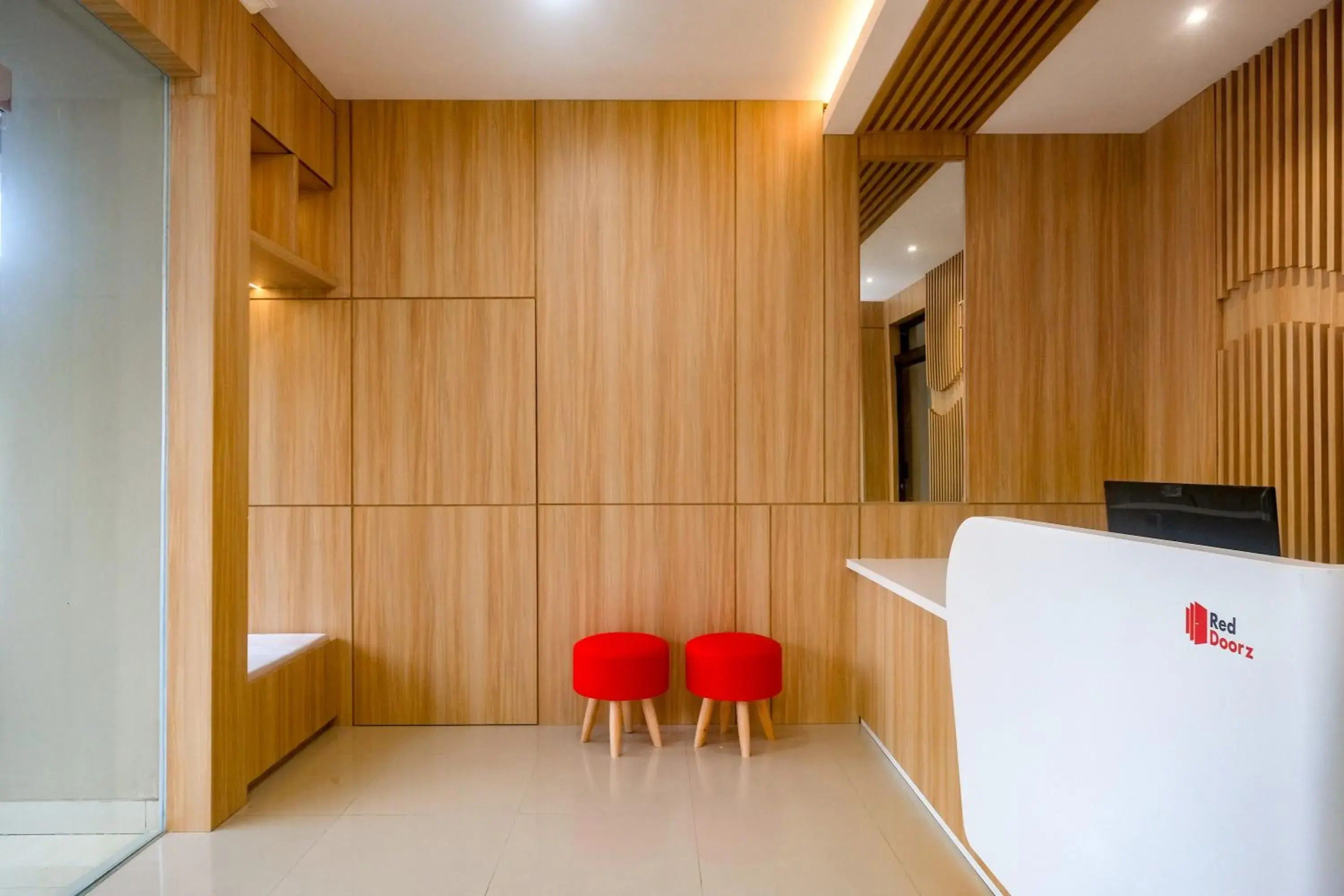 Lobby or reception in RedDoorz Syariah near Jogja City Mall 2 Lobby or reception in RedDoorz Syariah near Jogja City Mall 2