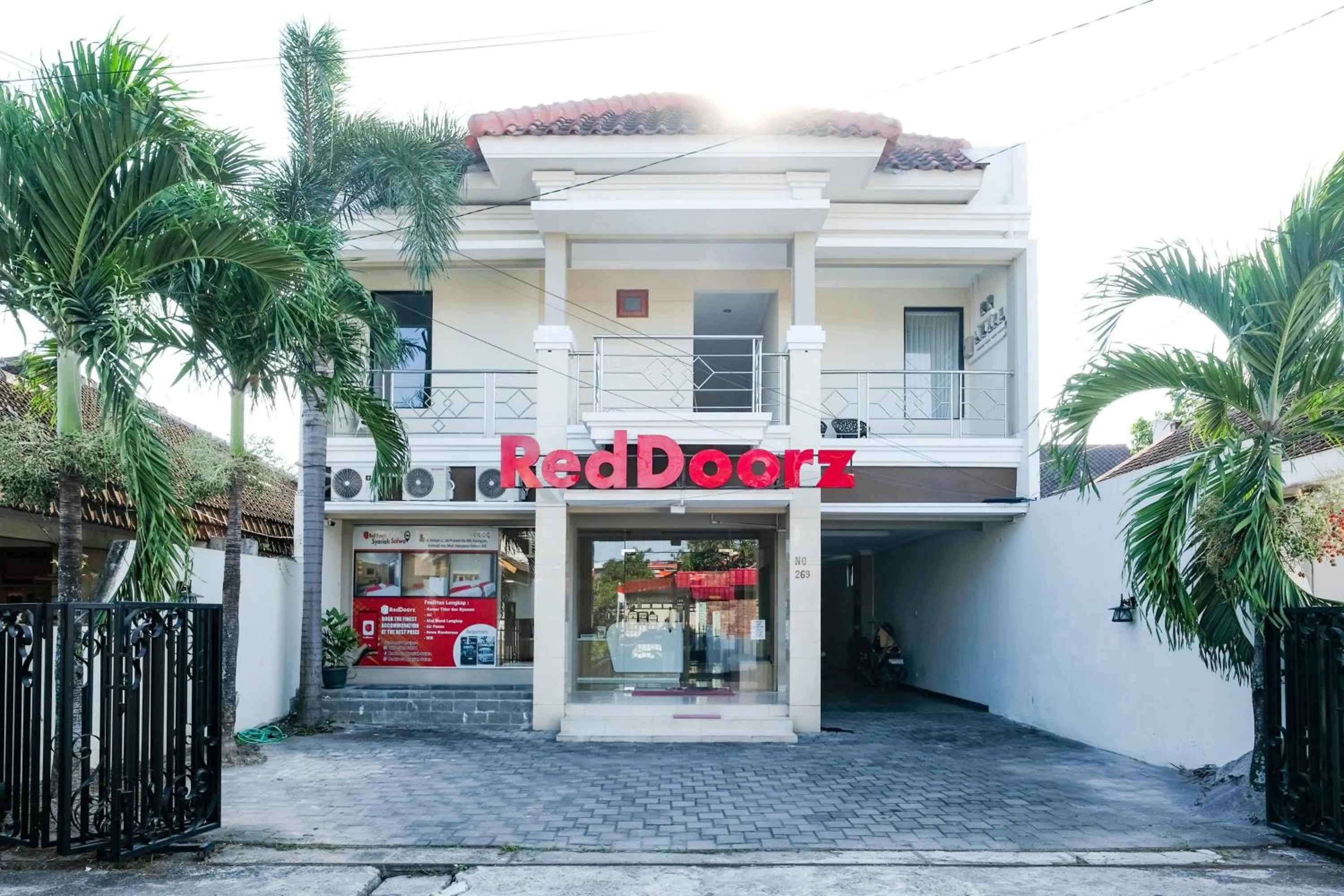 Facade/entrance in RedDoorz Syariah near Jogja City Mall 2