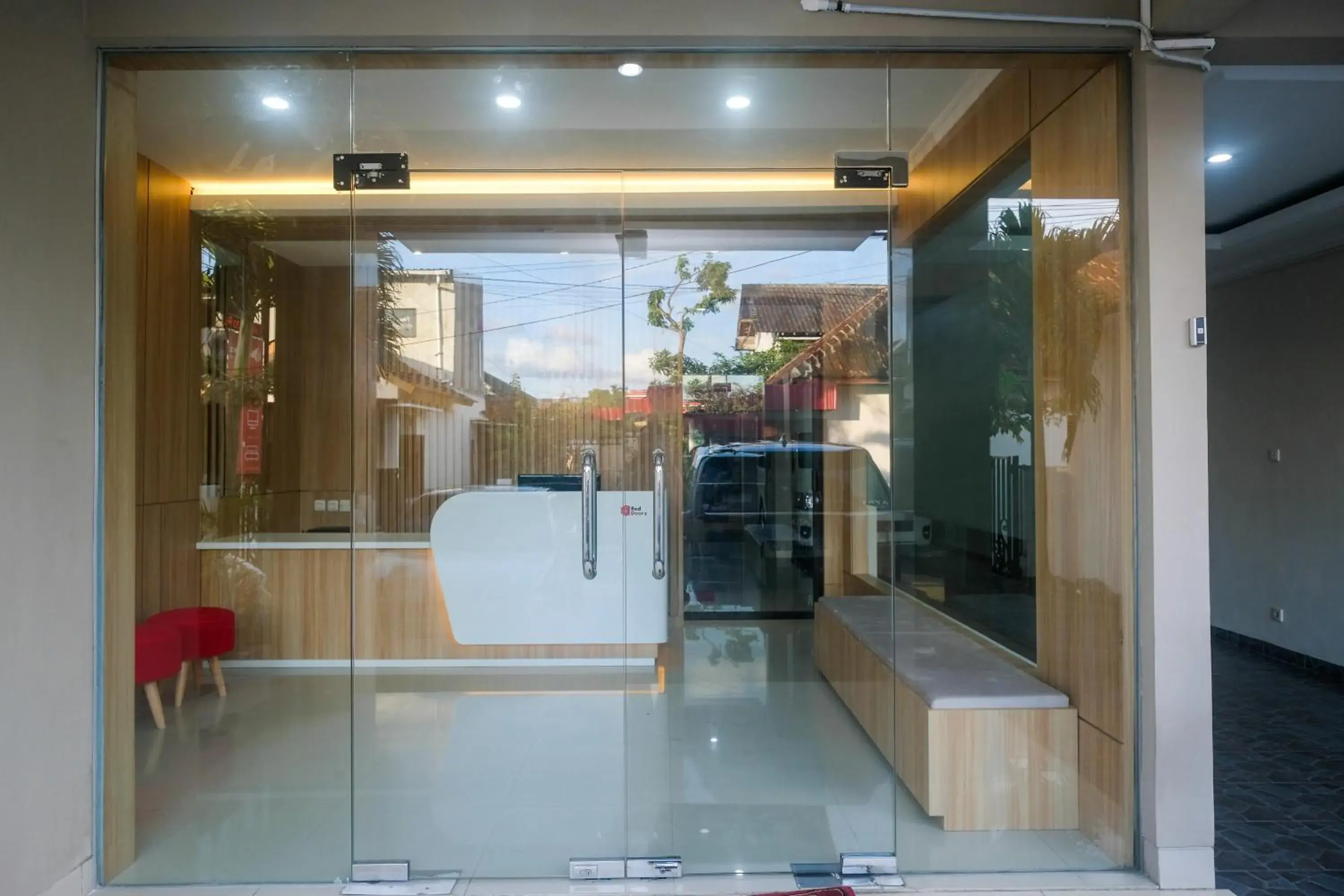 Facade/entrance in RedDoorz Syariah near Jogja City Mall 2 Facade/entrance in RedDoorz Syariah near Jogja City Mall 2