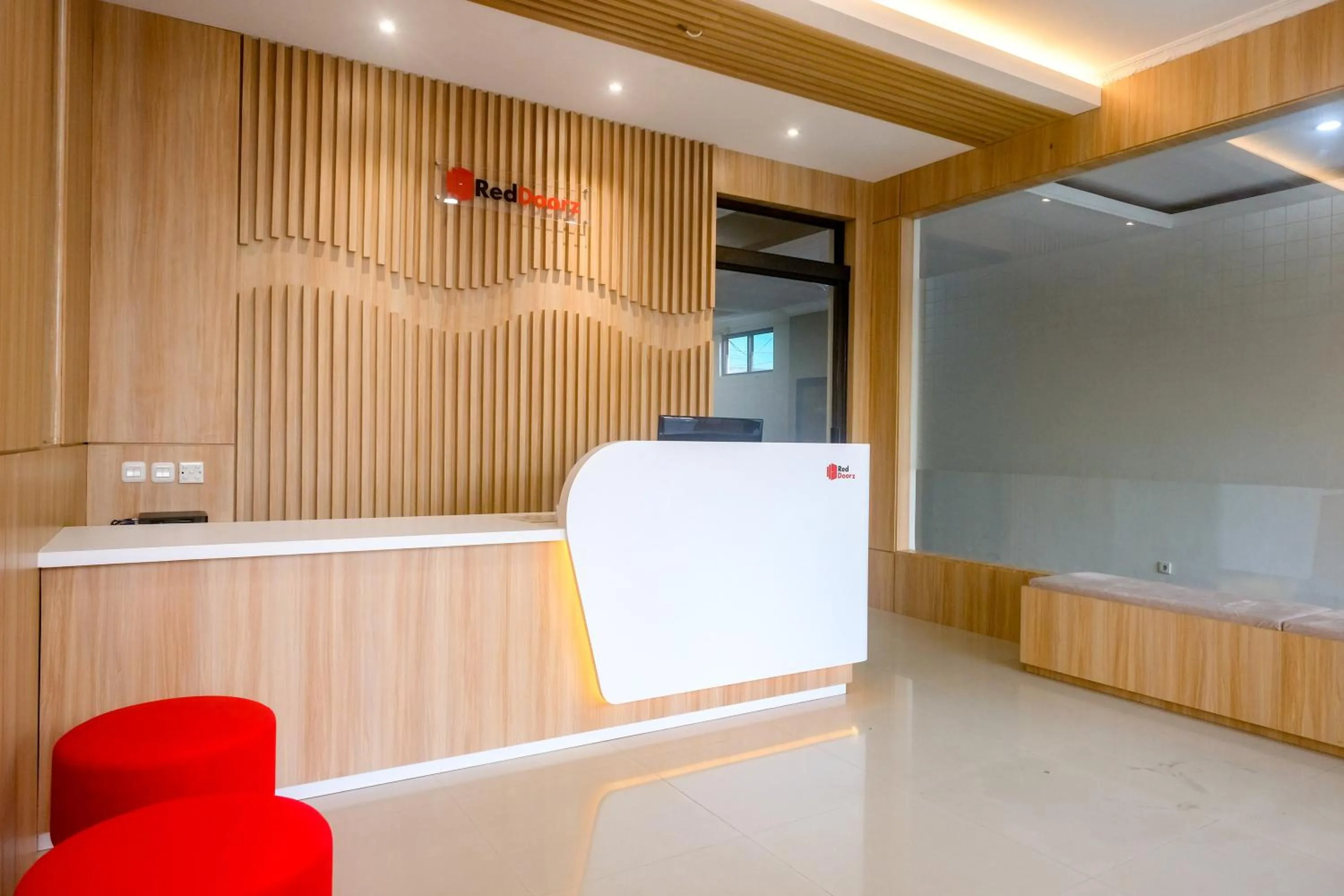 Lobby or reception in RedDoorz Syariah near Jogja City Mall 2