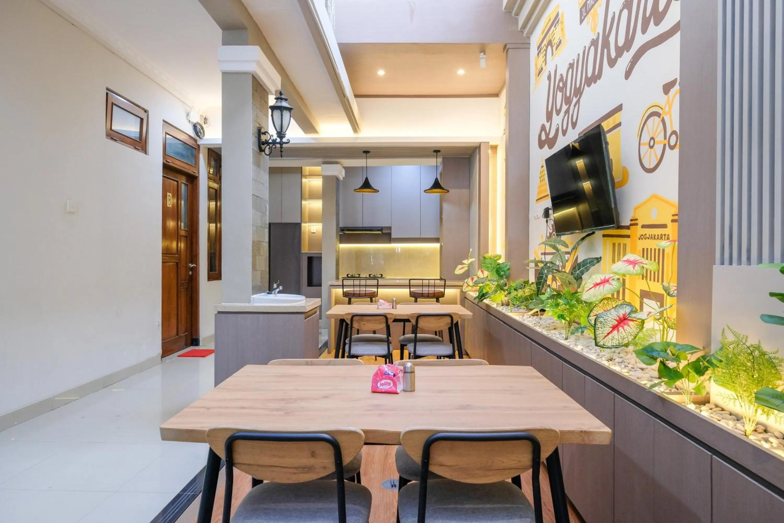 Seating area in RedDoorz Syariah near Jogja City Mall 2