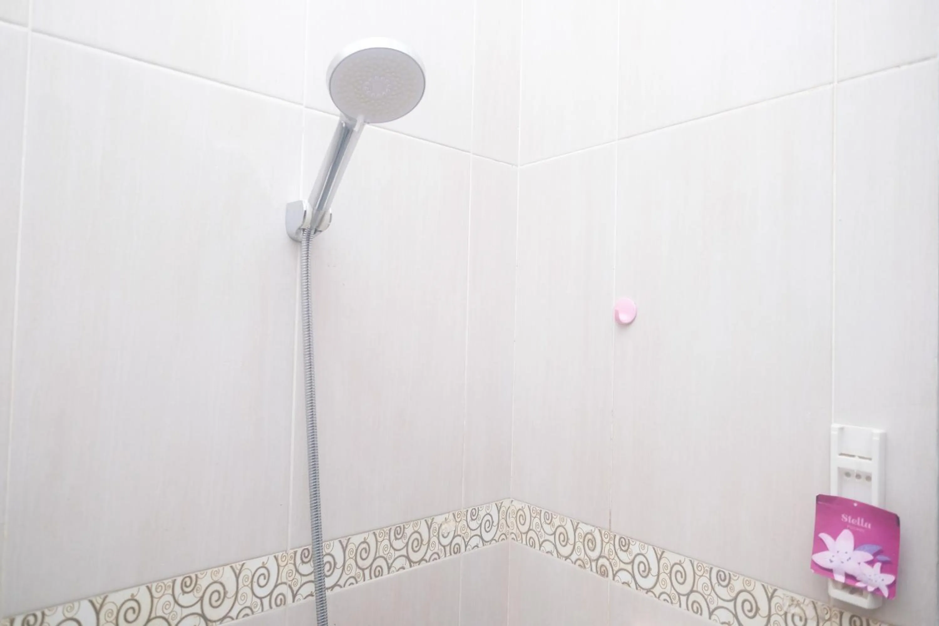 Bathroom in RedDoorz Syariah near Jogja City Mall 2