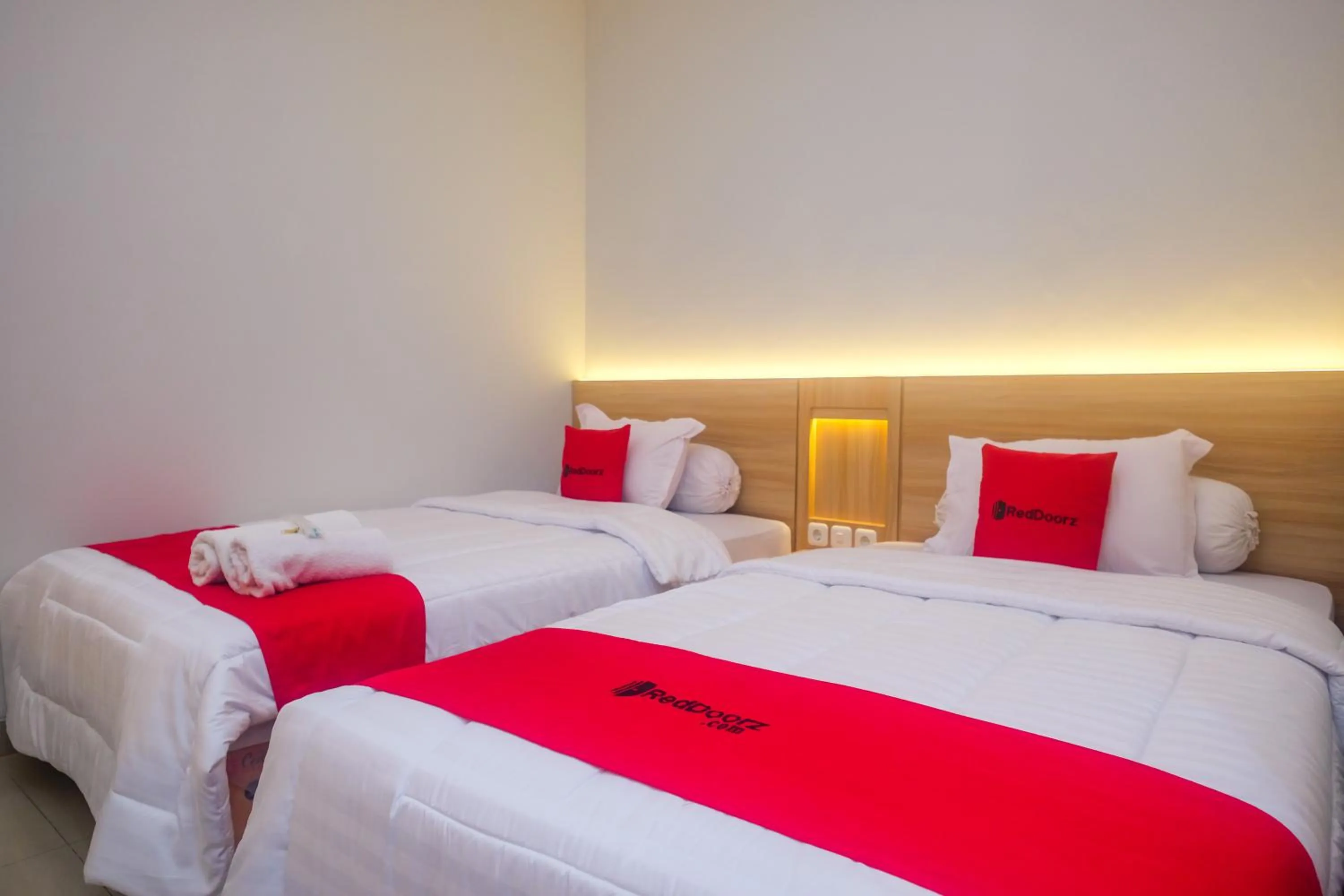 Bedroom, Bed in RedDoorz Syariah near Jogja City Mall 2