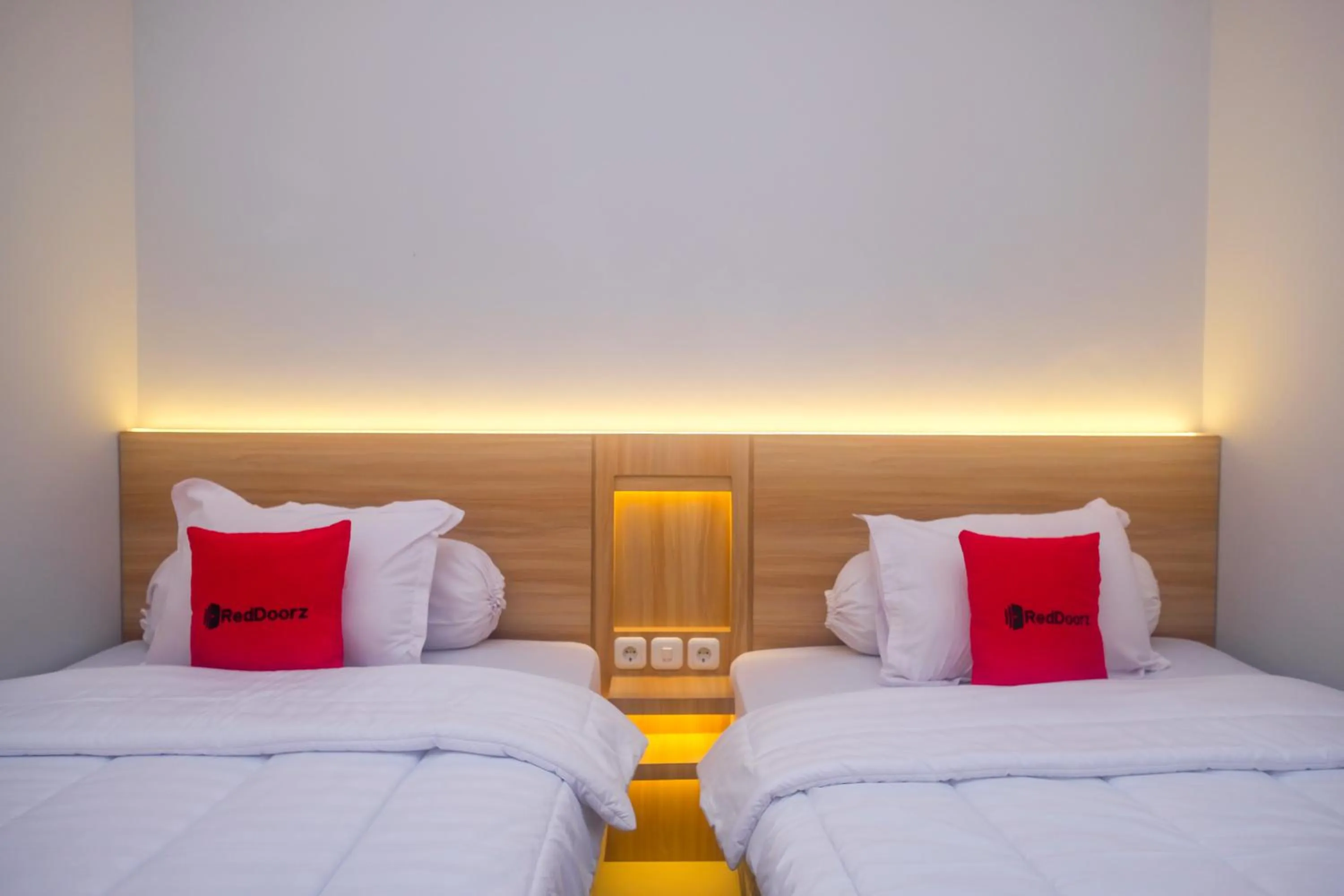 Bedroom, Bed in RedDoorz Syariah near Jogja City Mall 2