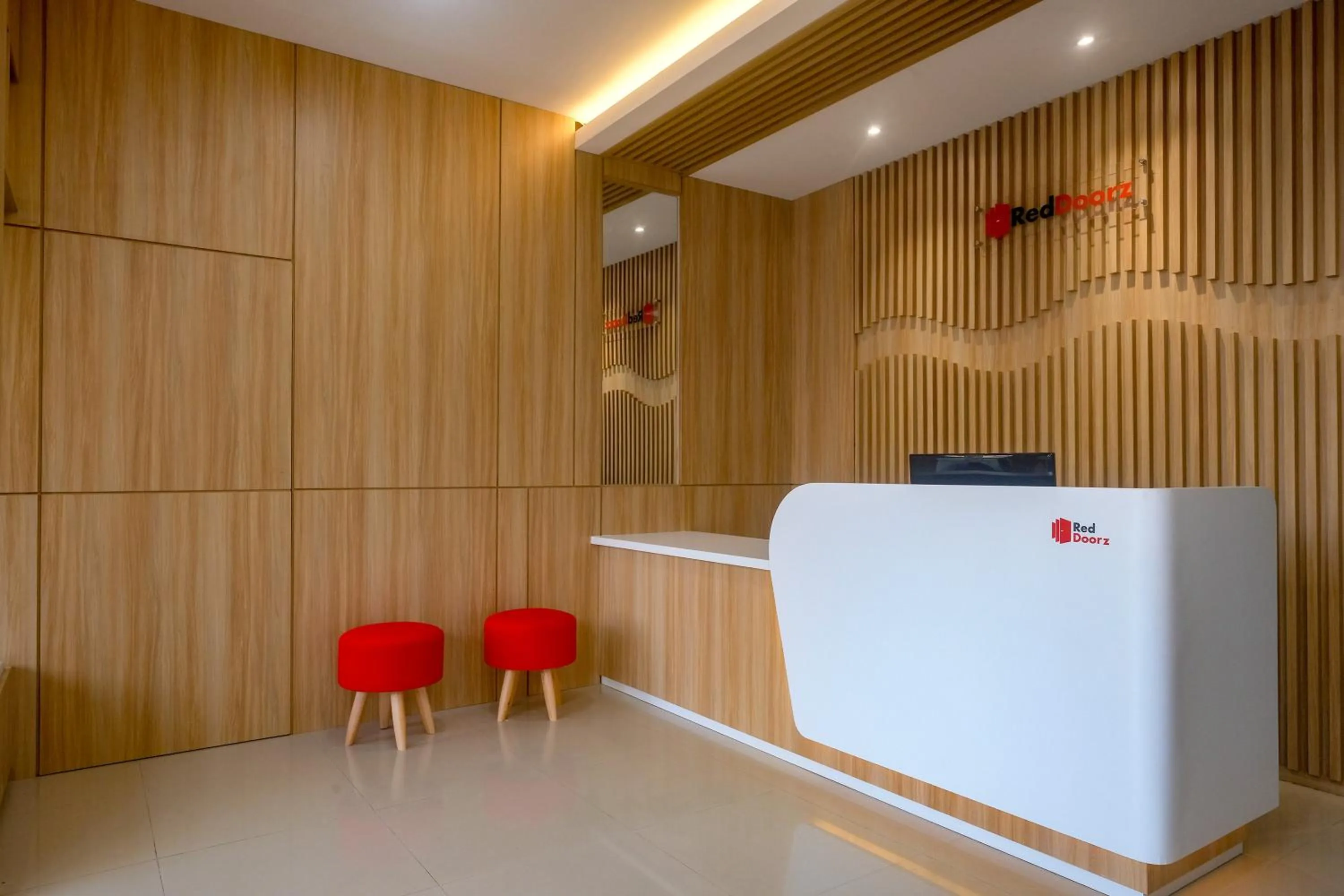 Lobby or reception in RedDoorz Syariah near Jogja City Mall 2