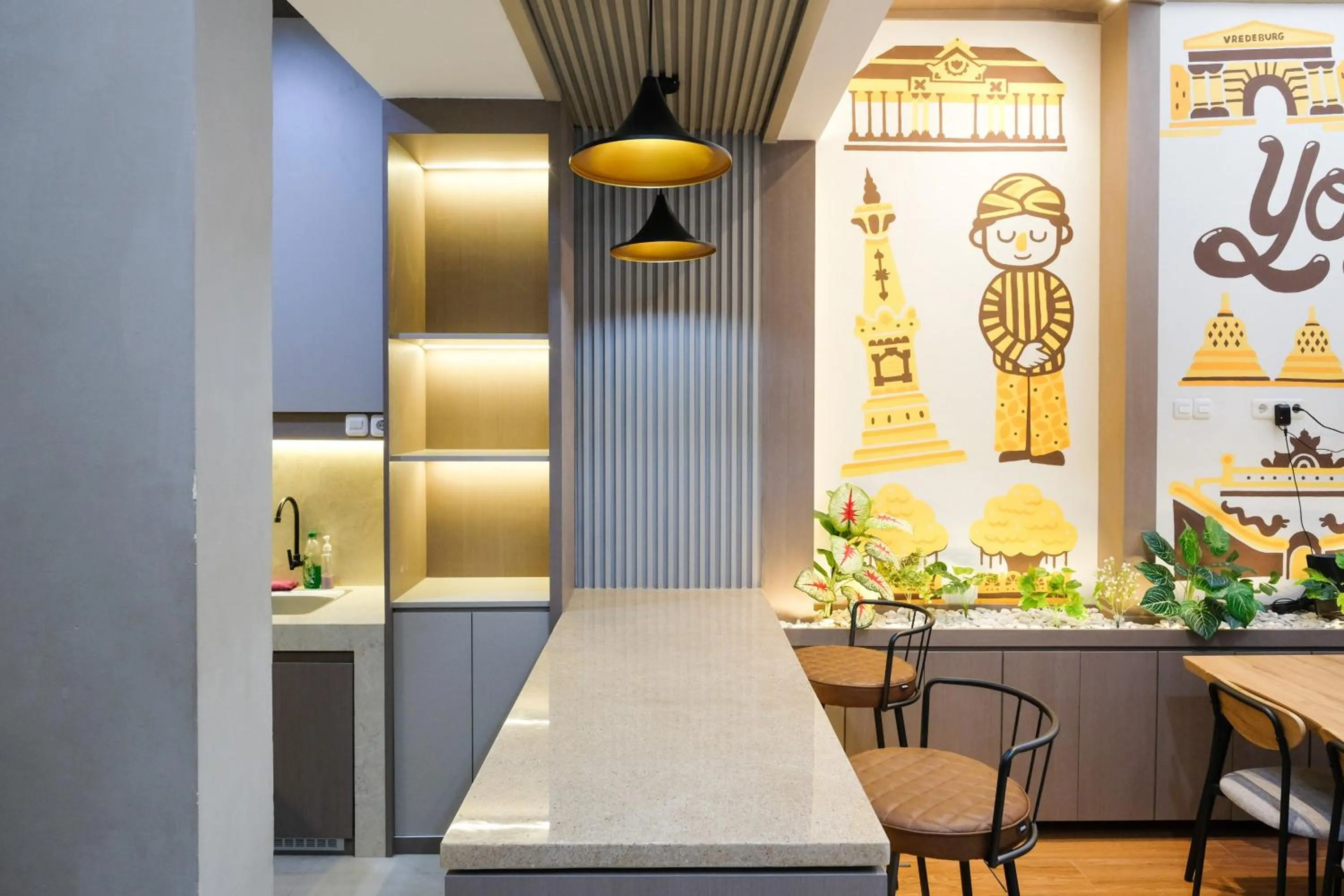 Kitchen or kitchenette in RedDoorz Syariah near Jogja City Mall 2