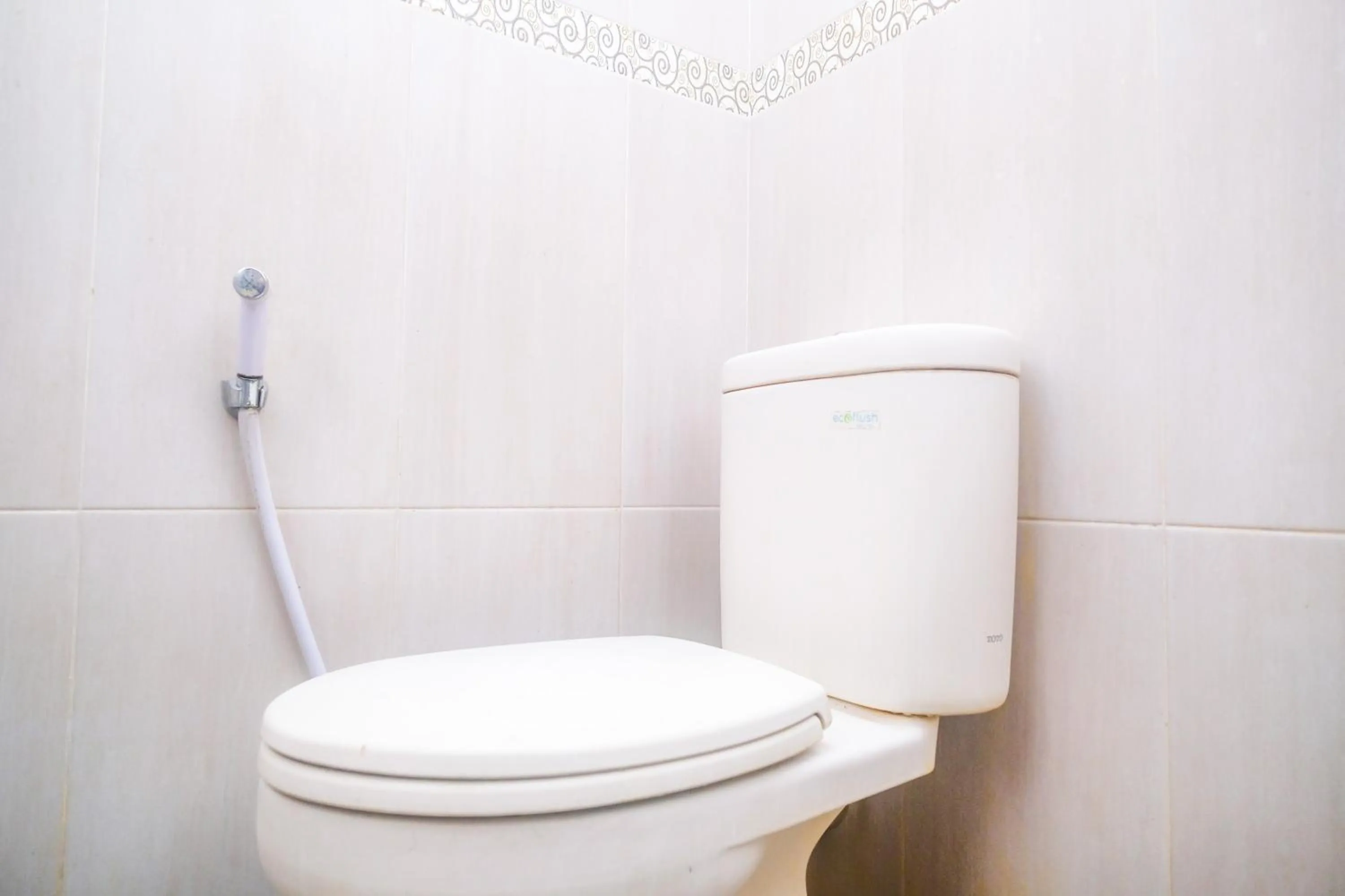 Bathroom in RedDoorz Syariah near Jogja City Mall 2