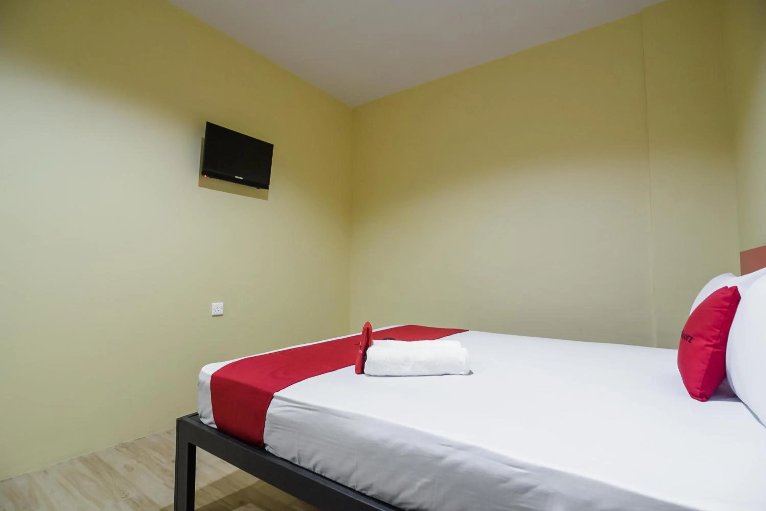 Bedroom, Bed in RedDoorz @ Batu Aji Batam 2
