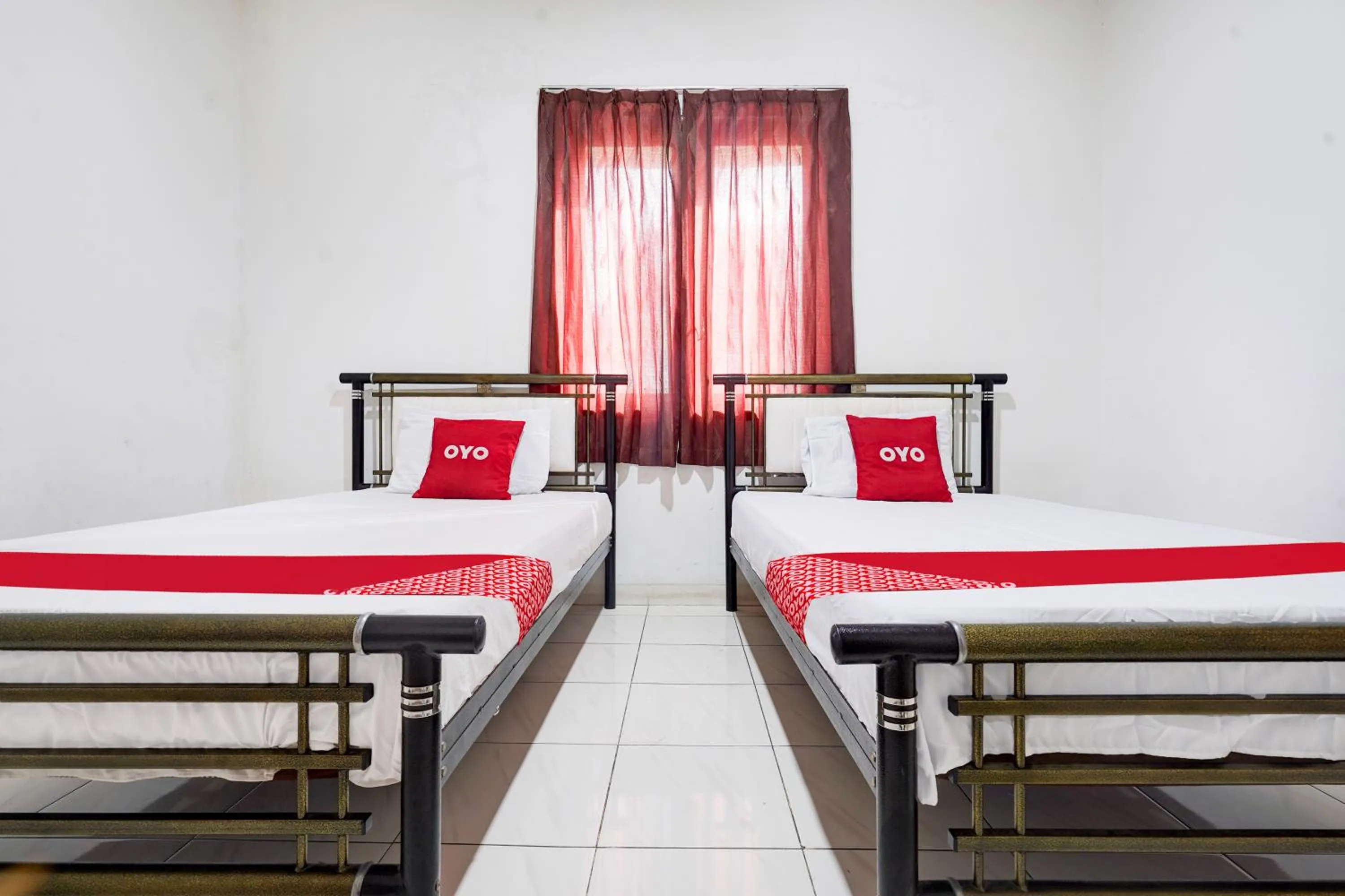 Bedroom, Bed in Hotel O Rappocini Near Rsia Paramount