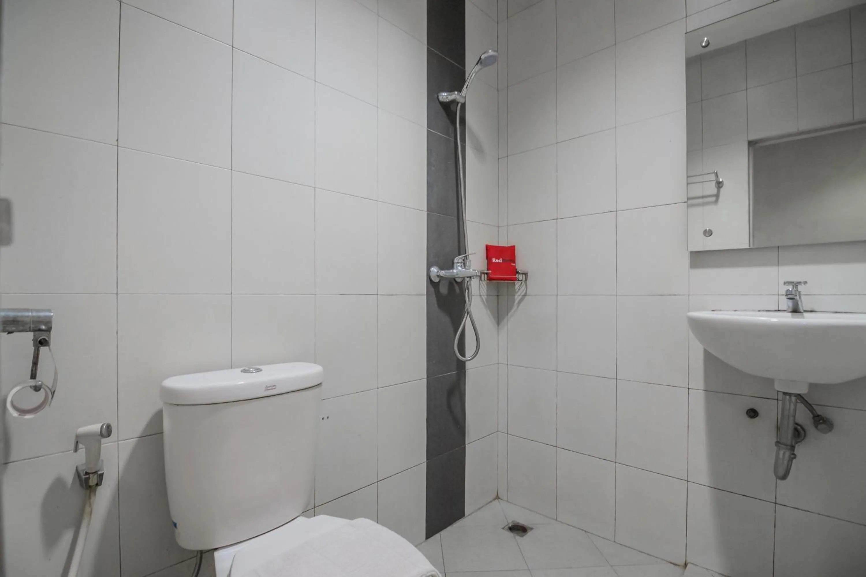 Bathroom in RedDoorz Plus near Simpang Rimbo Jambi