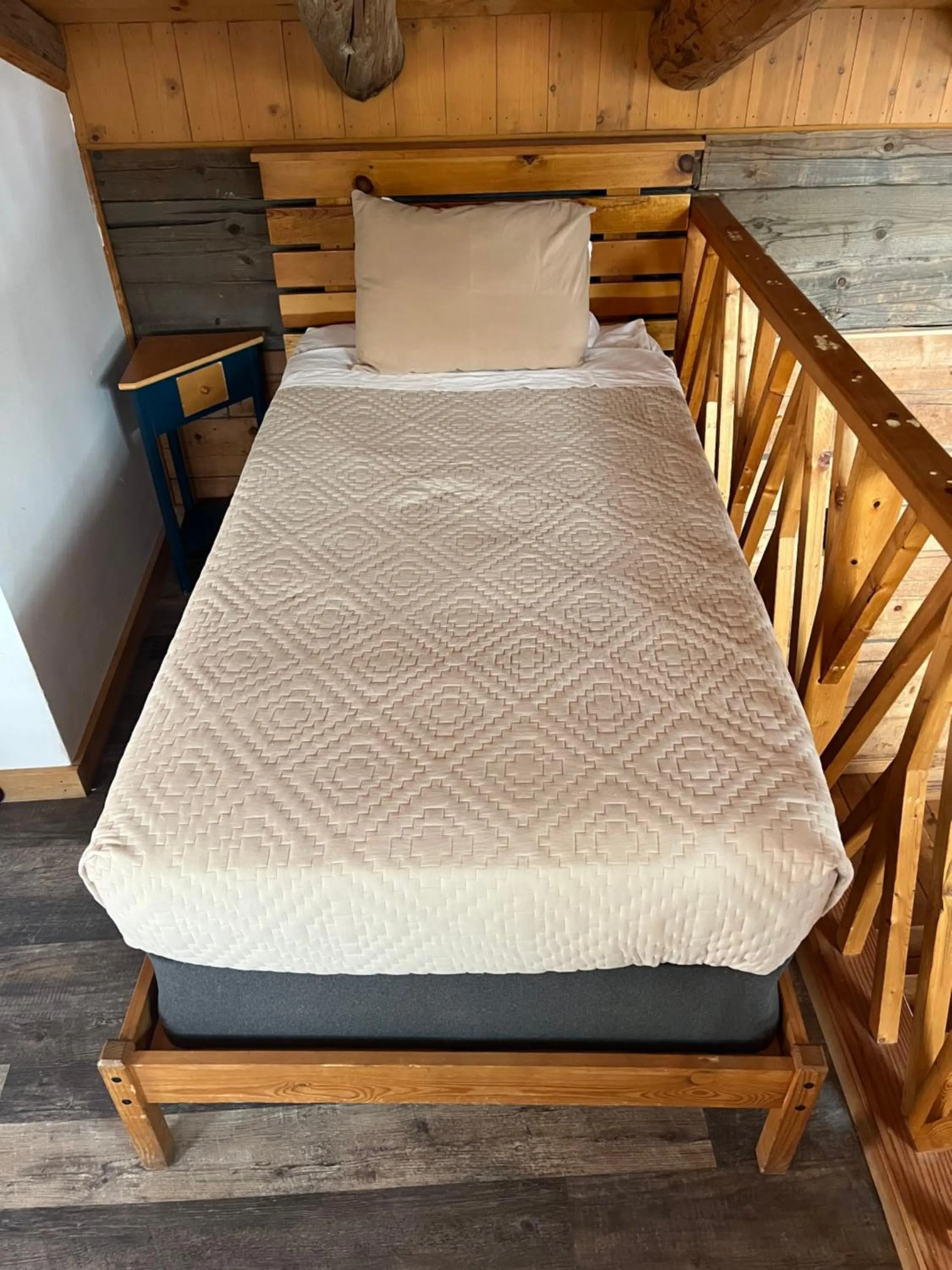 Bed in Lee's Ferry Lodge at Vermilion Cliffs