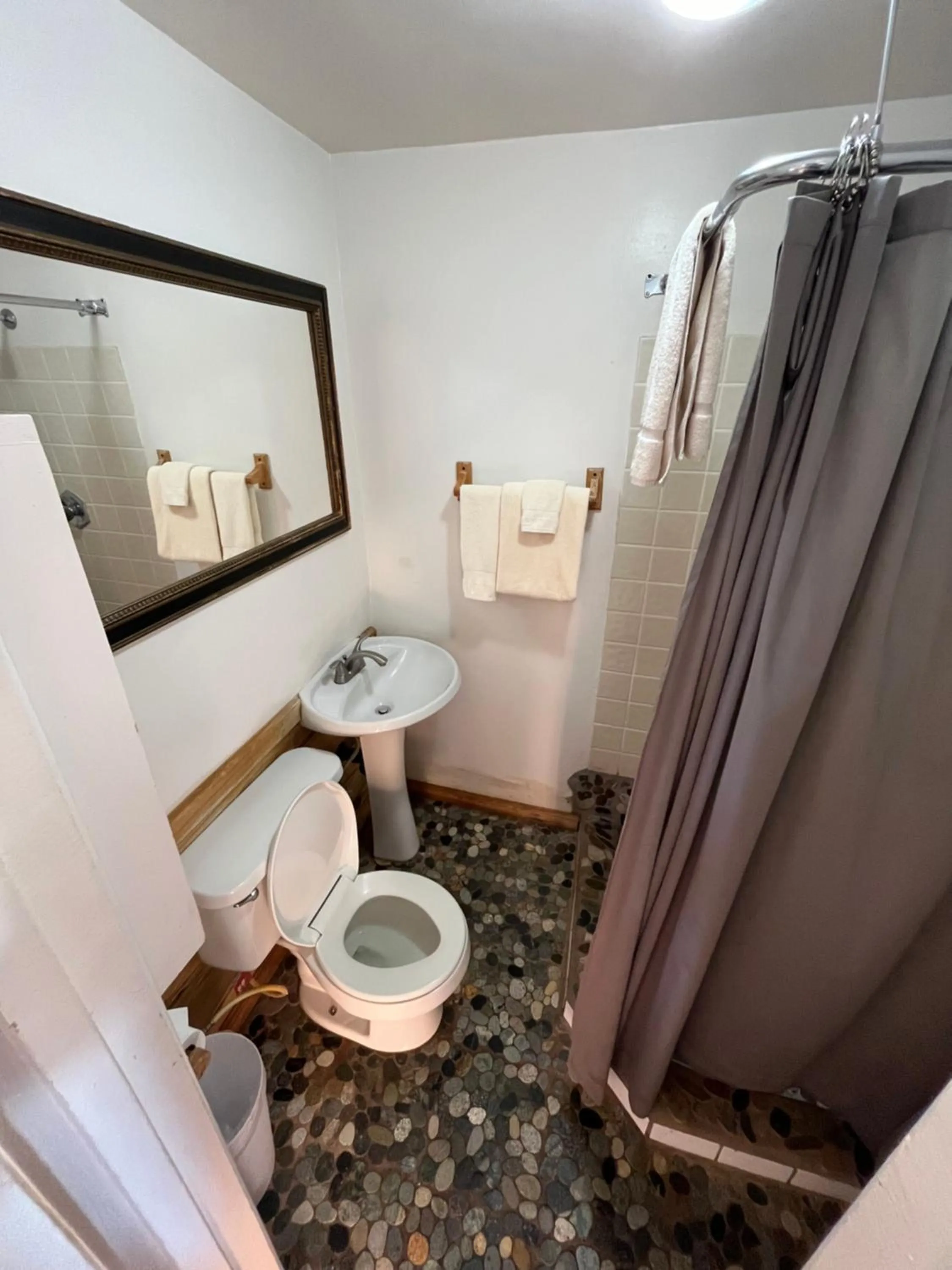 Shower in Lee's Ferry Lodge at Vermilion Cliffs