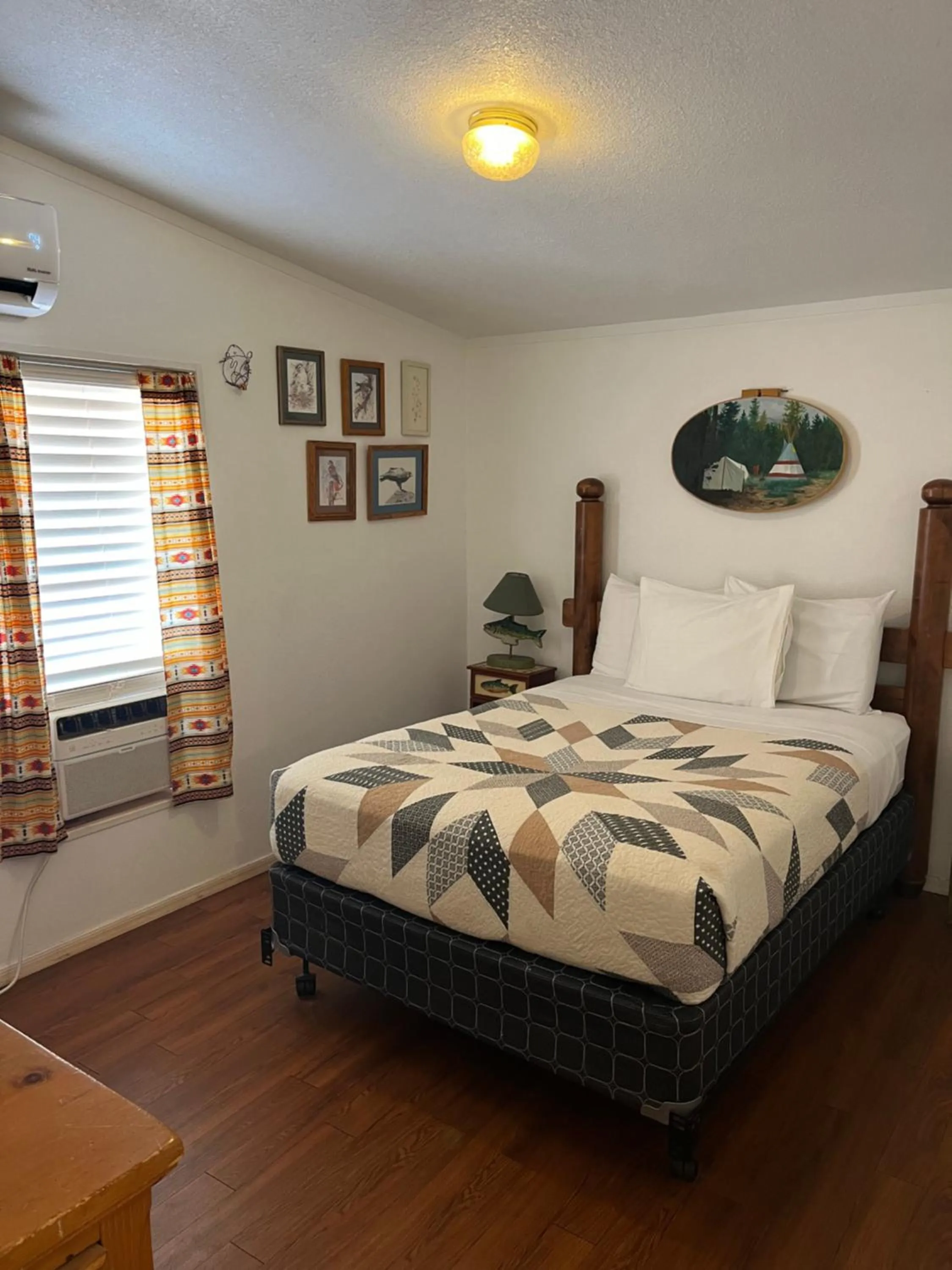 Bed in Lee's Ferry Lodge at Vermilion Cliffs