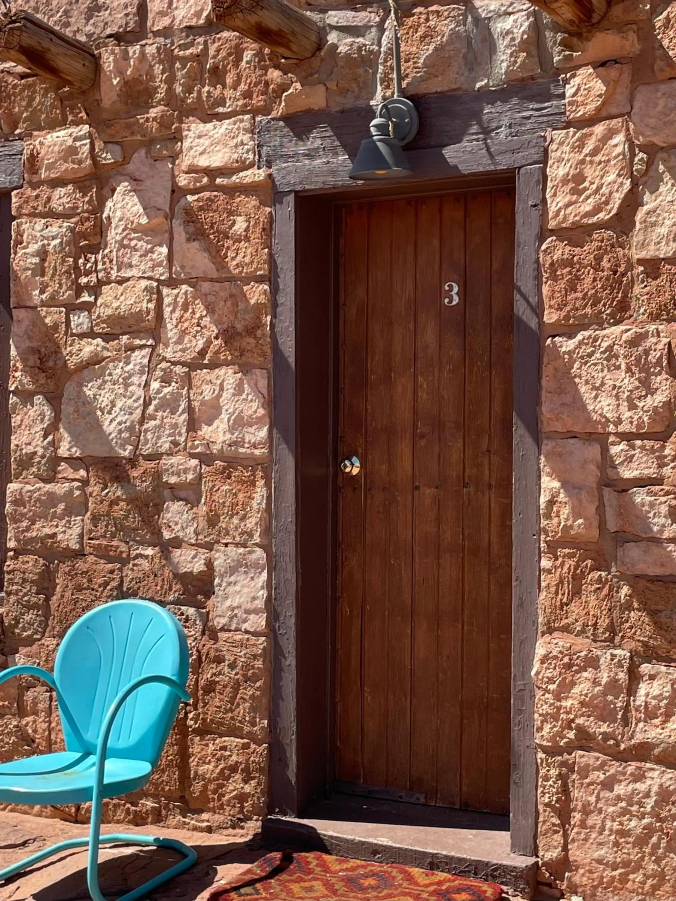 Facade/entrance in Lee's Ferry Lodge at Vermilion Cliffs
