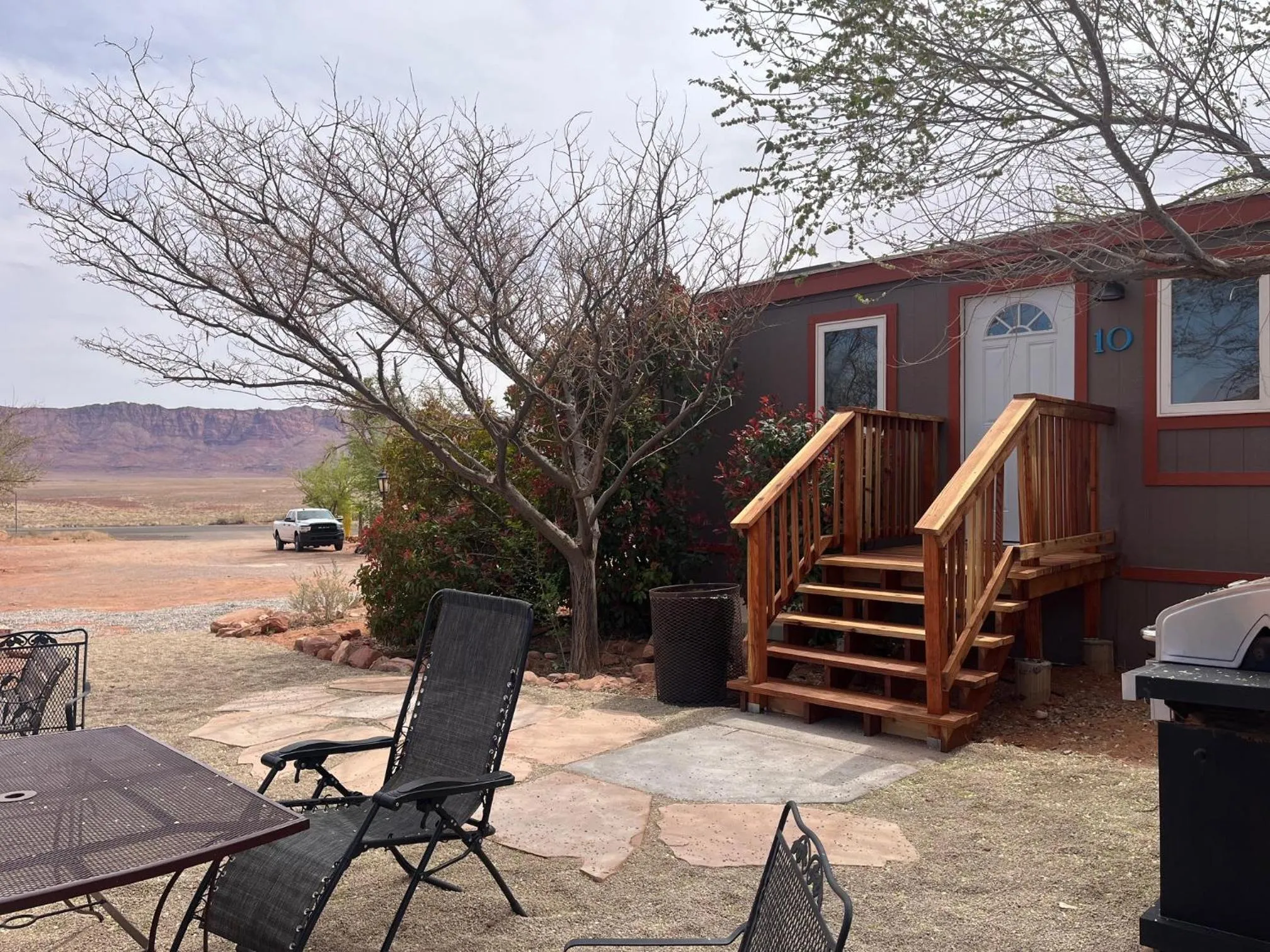 Facade/entrance in Lee's Ferry Lodge at Vermilion Cliffs