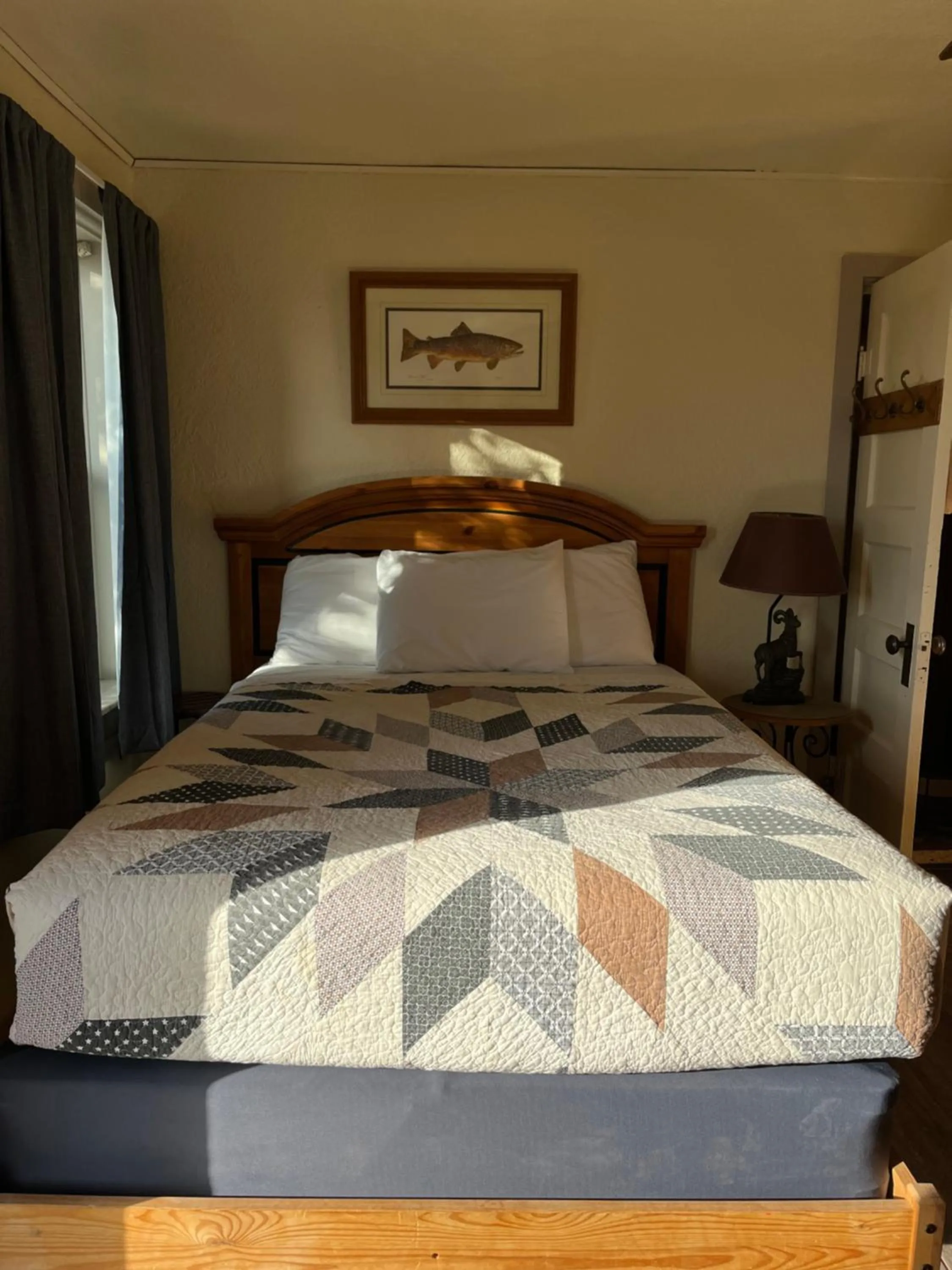 Bed in Lee's Ferry Lodge at Vermilion Cliffs