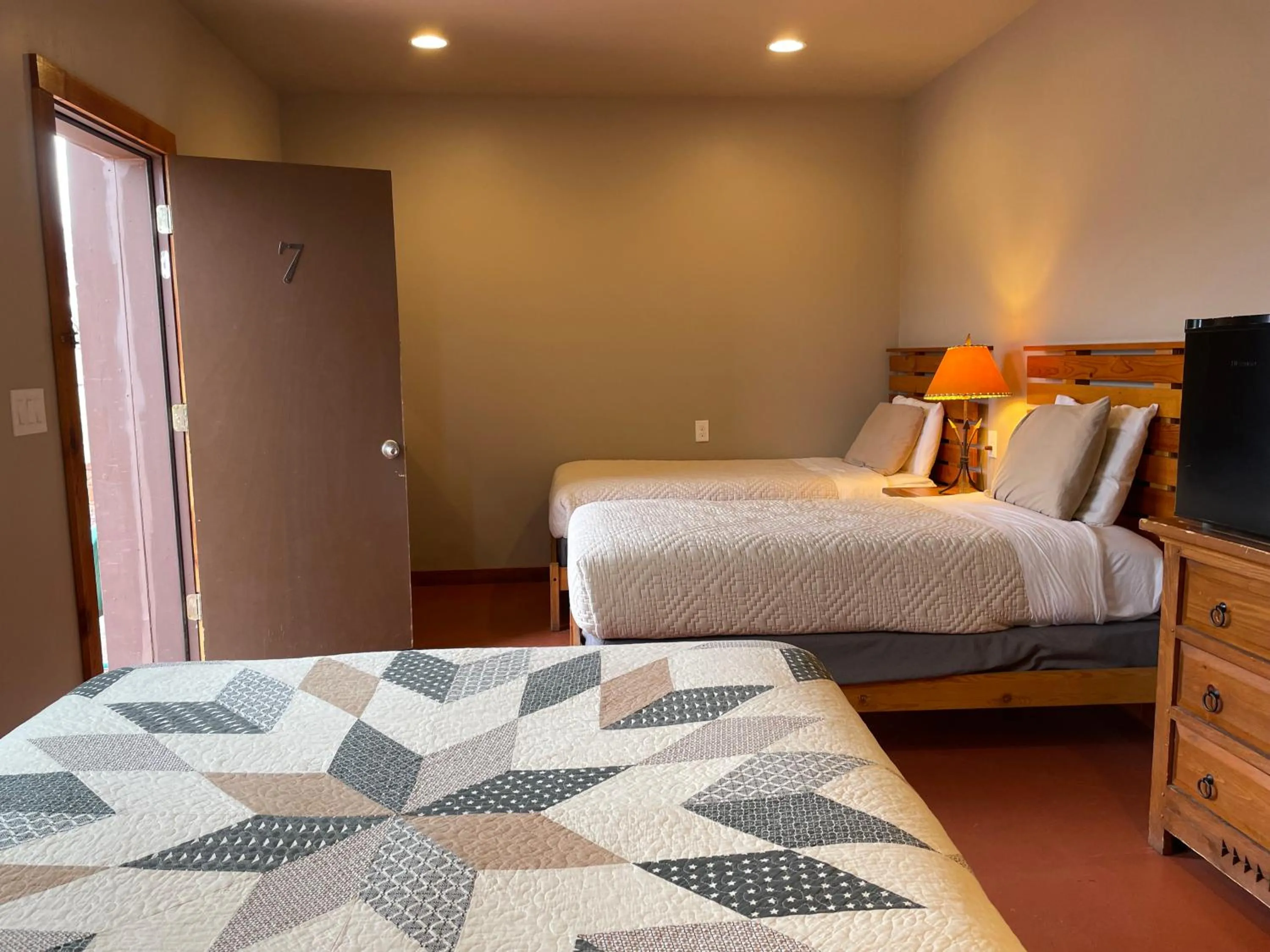 Bed in Lee's Ferry Lodge at Vermilion Cliffs