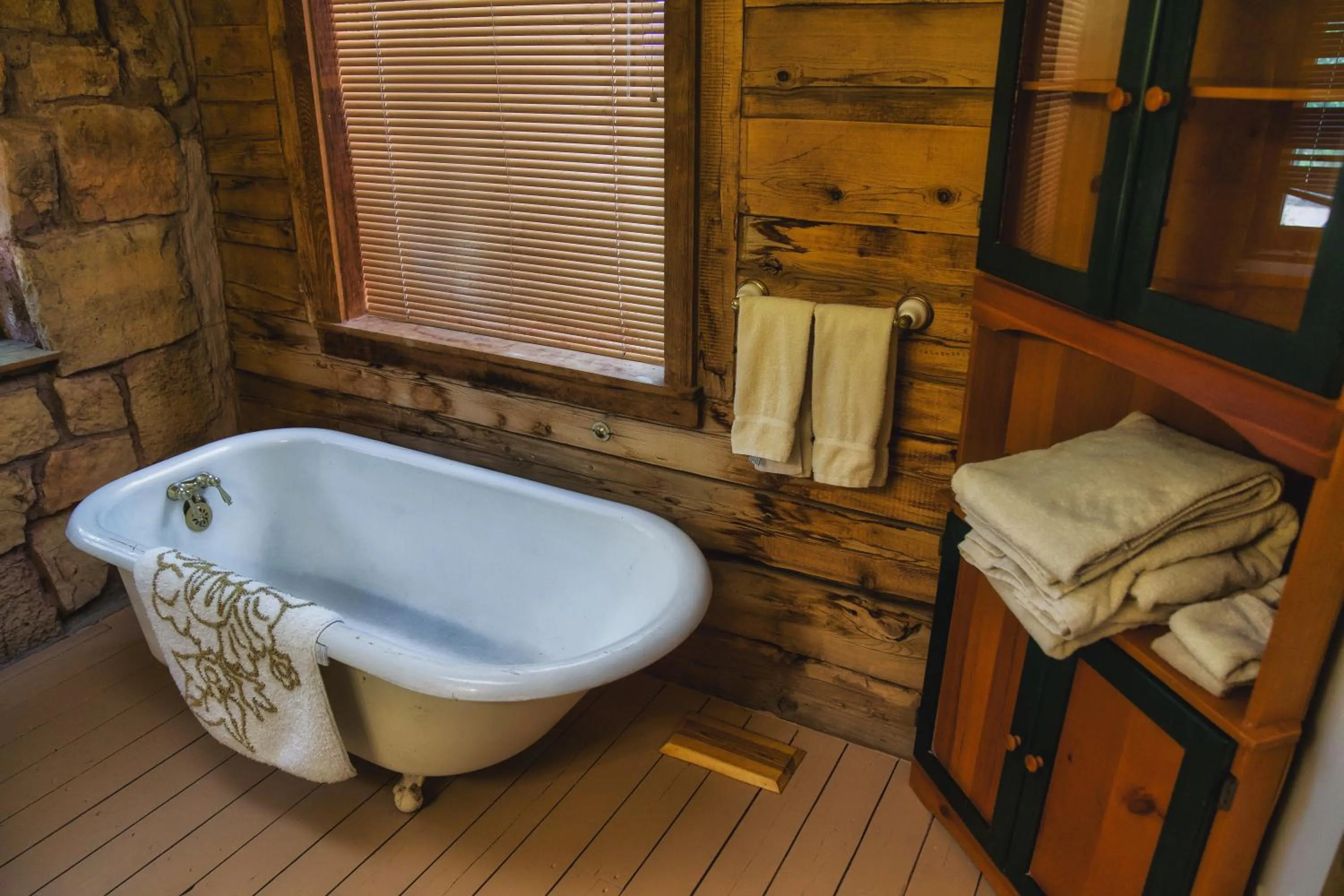 Bathroom in Lee's Ferry Lodge at Vermilion Cliffs