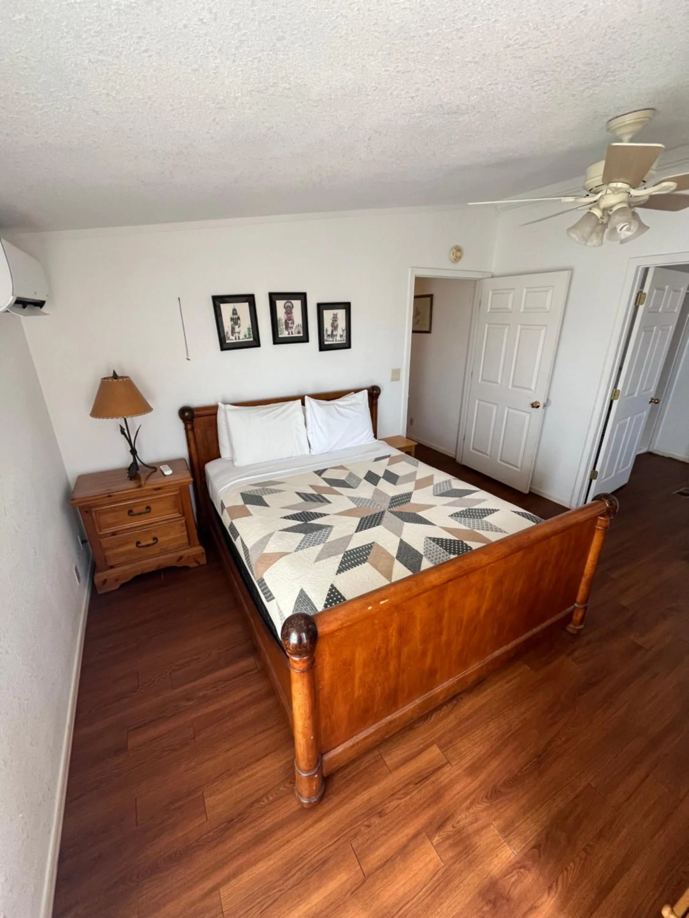Bed in Lee's Ferry Lodge at Vermilion Cliffs