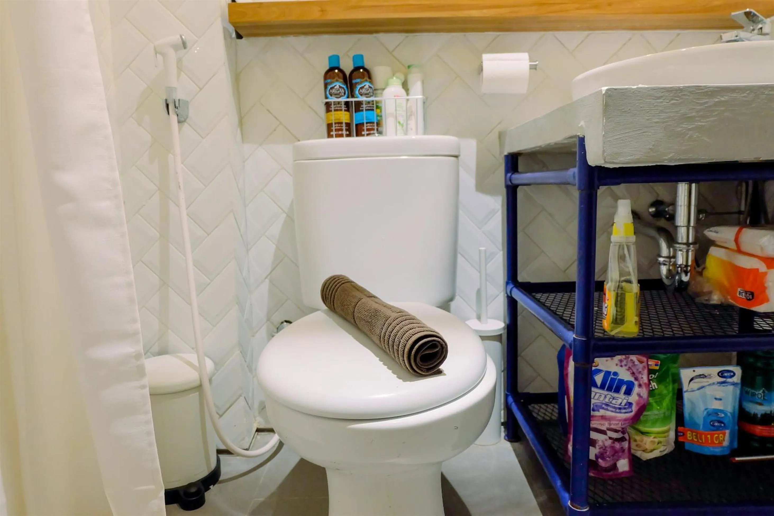 Modern and Stylish 2BR Pakubuwono Terrace Apartment By Travelio