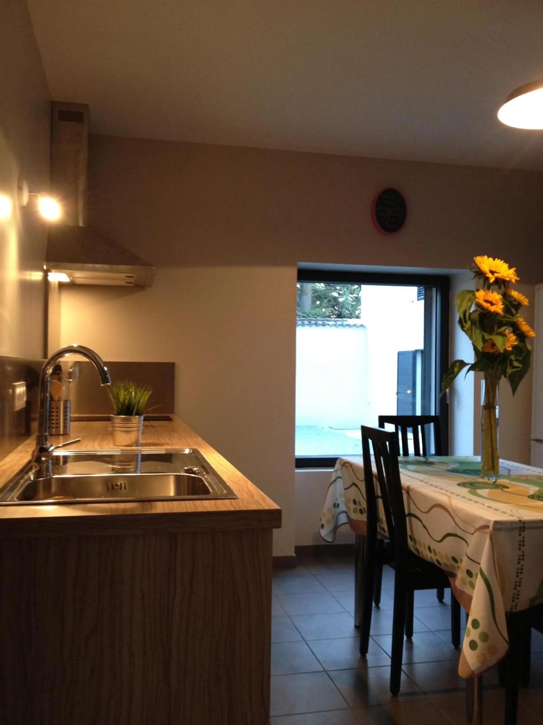 Kitchen or kitchenette in Demeure & Dépendance - Chambres d'hôtes depuis 2012