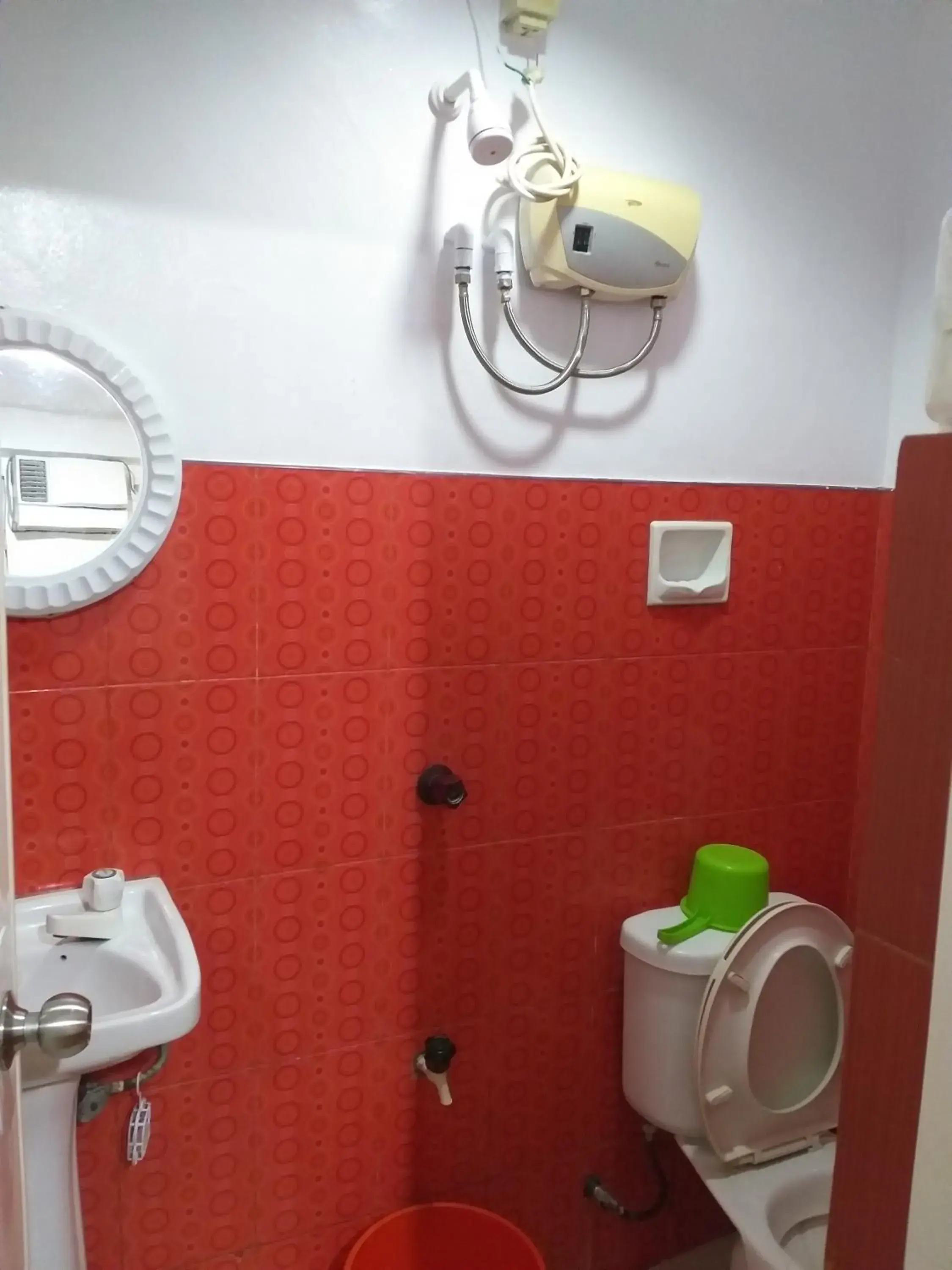 Toilet in AMBIANZA APARTELLE Toilet in AMBIANZA APARTELLE