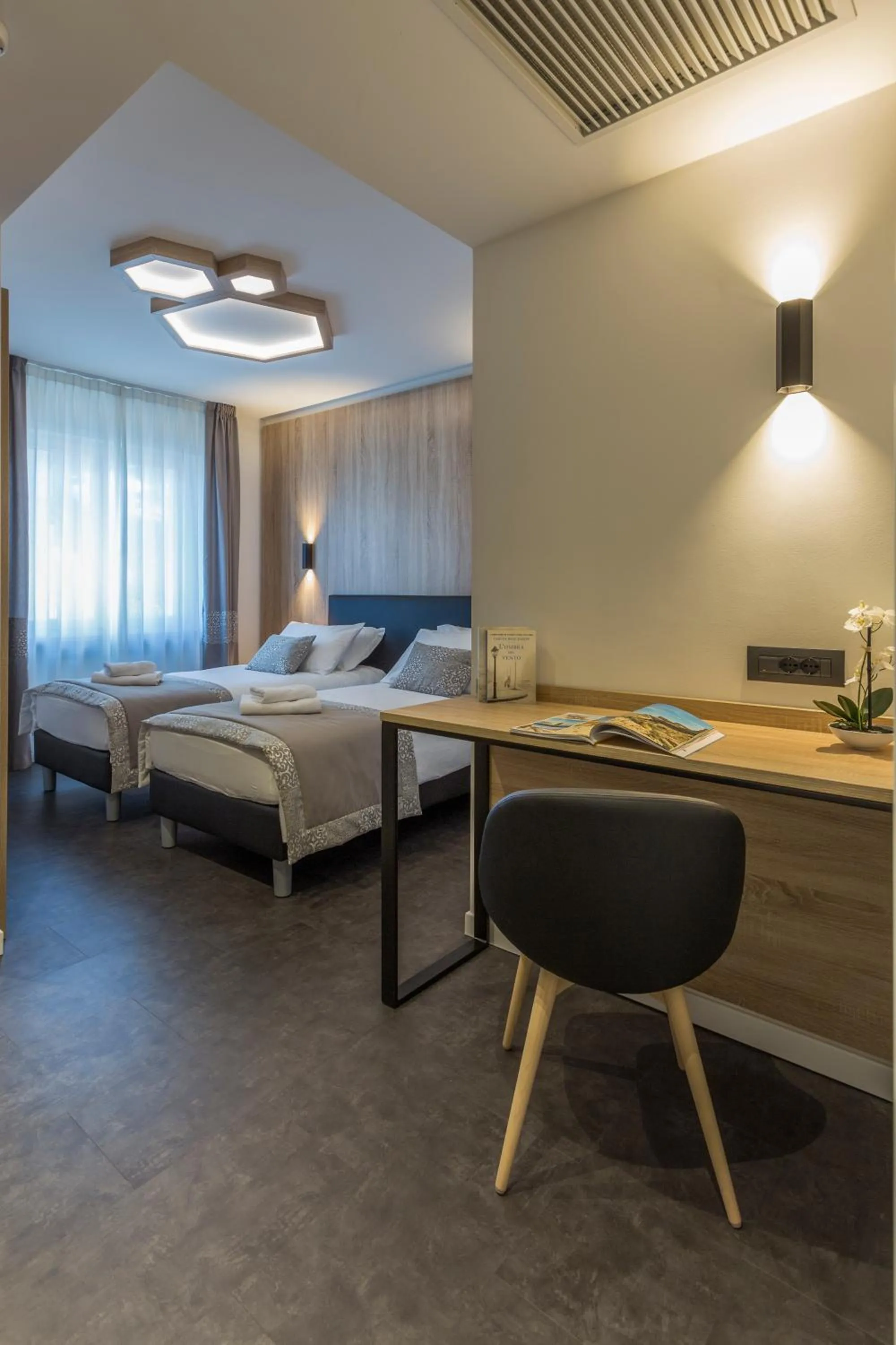 Bedroom, Bed in Tourist Hotel