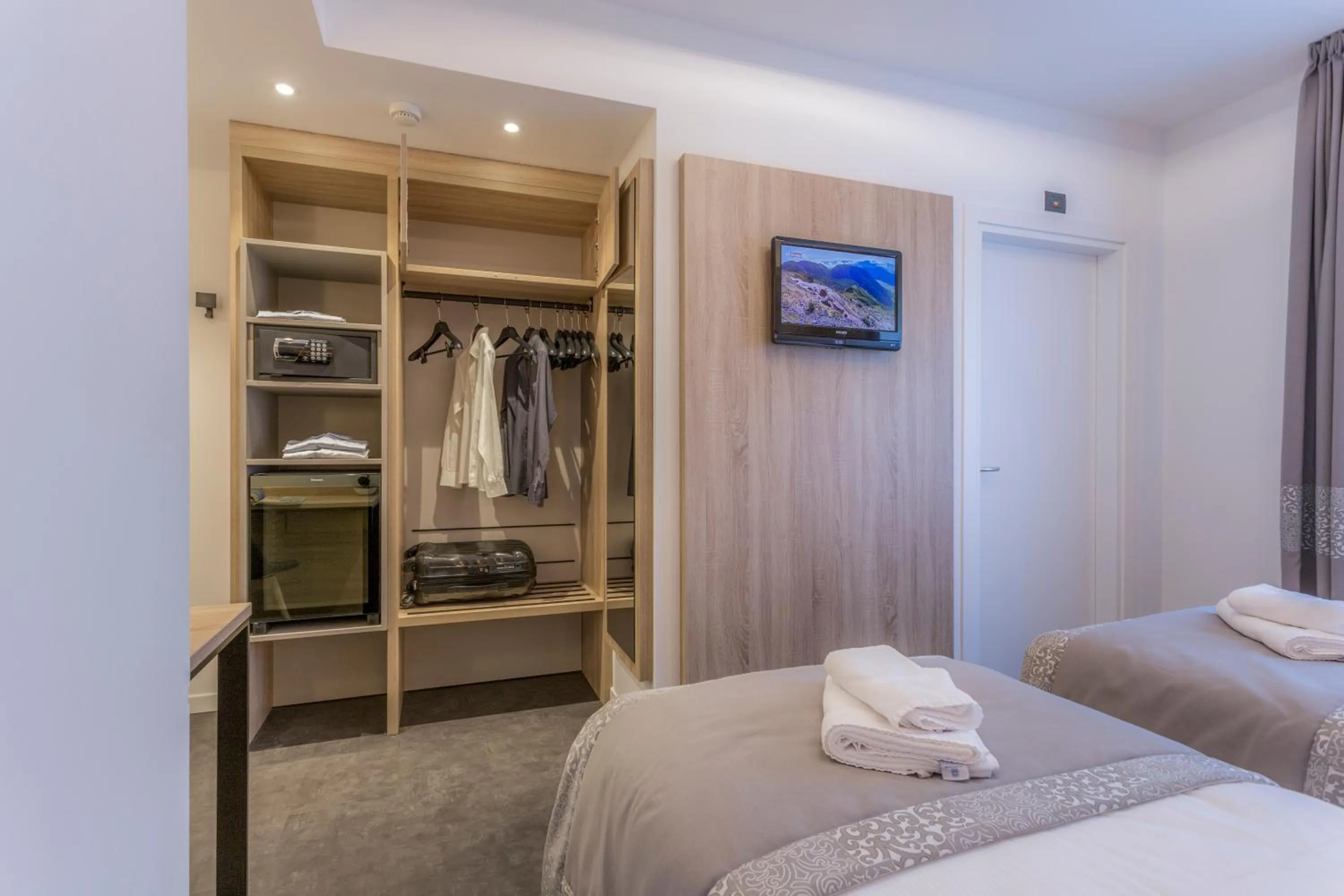 Bedroom, Bed in Tourist Hotel