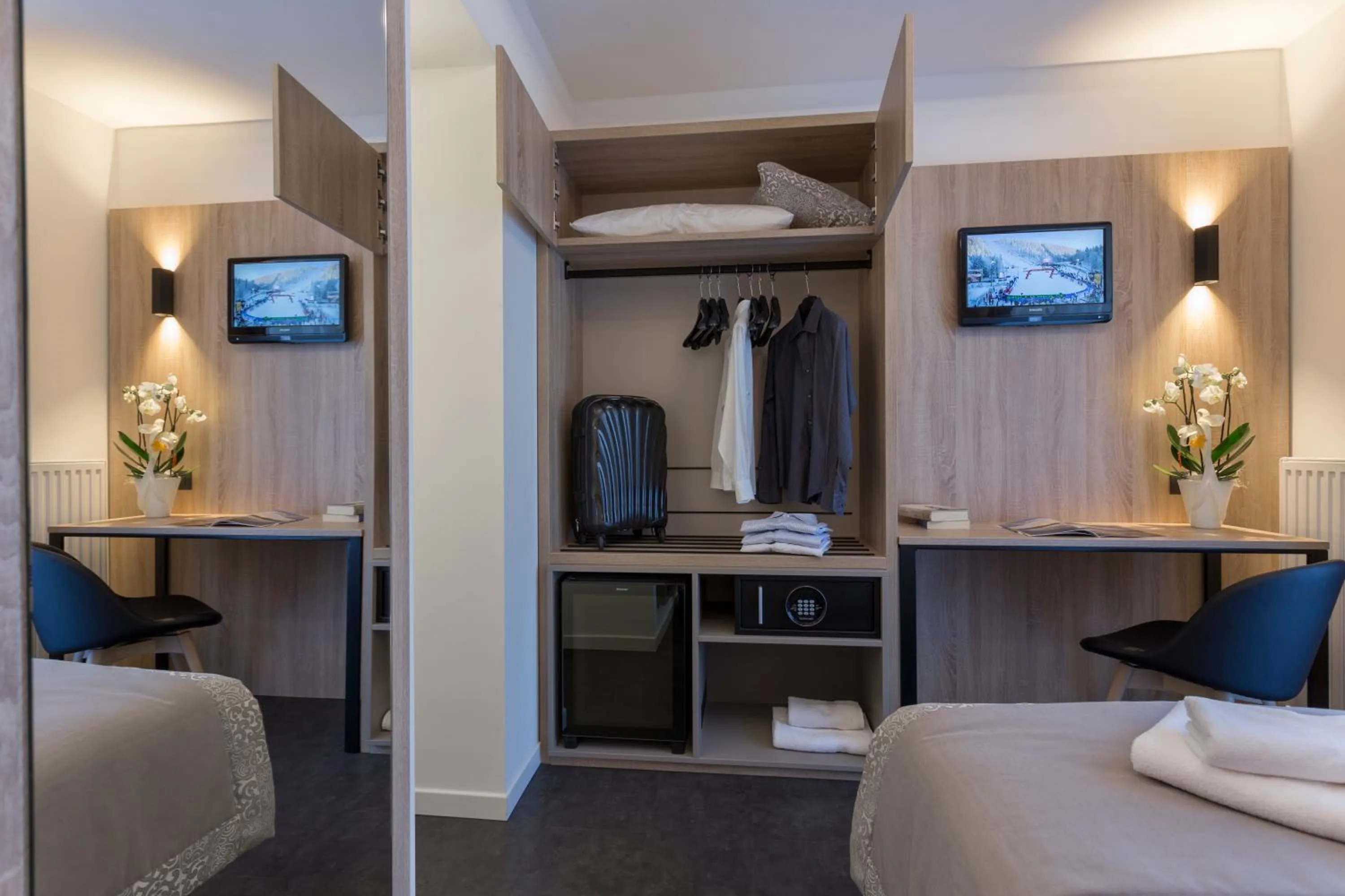 TV and multimedia, Bed in Tourist Hotel