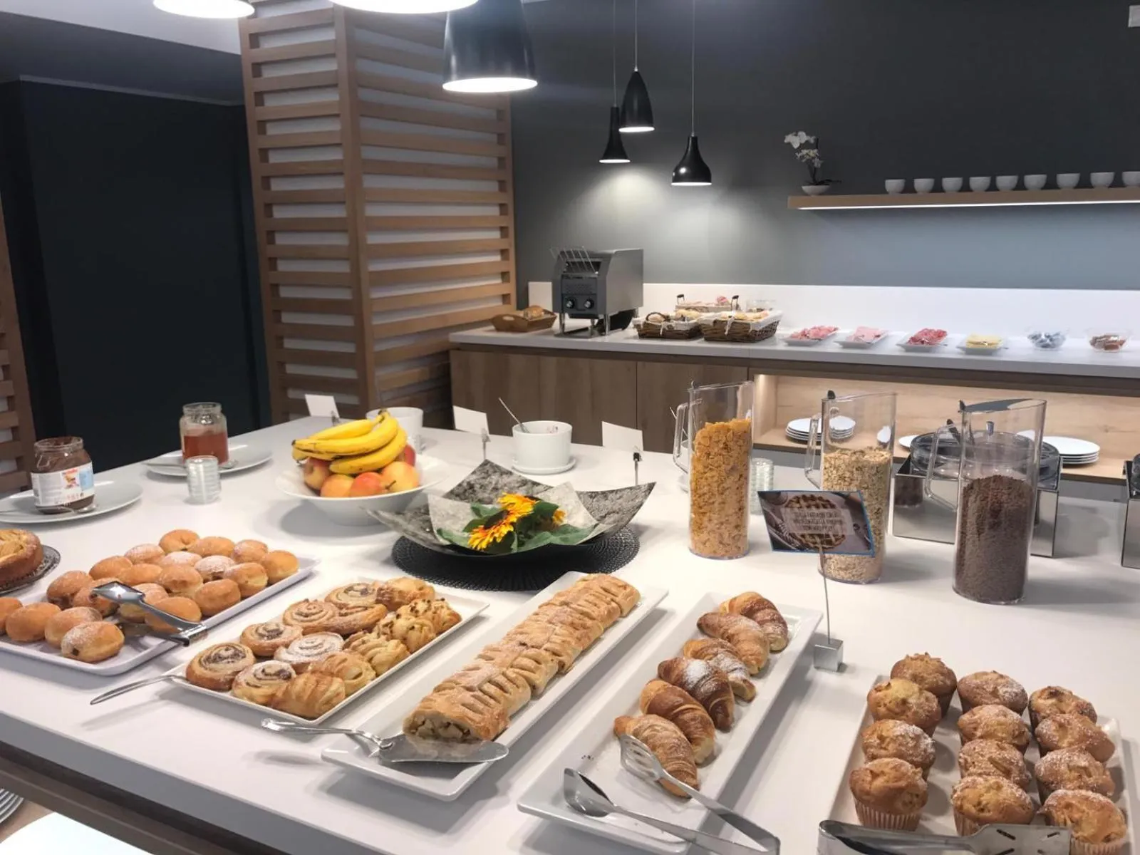 Restaurant/places to eat in Tourist Hotel