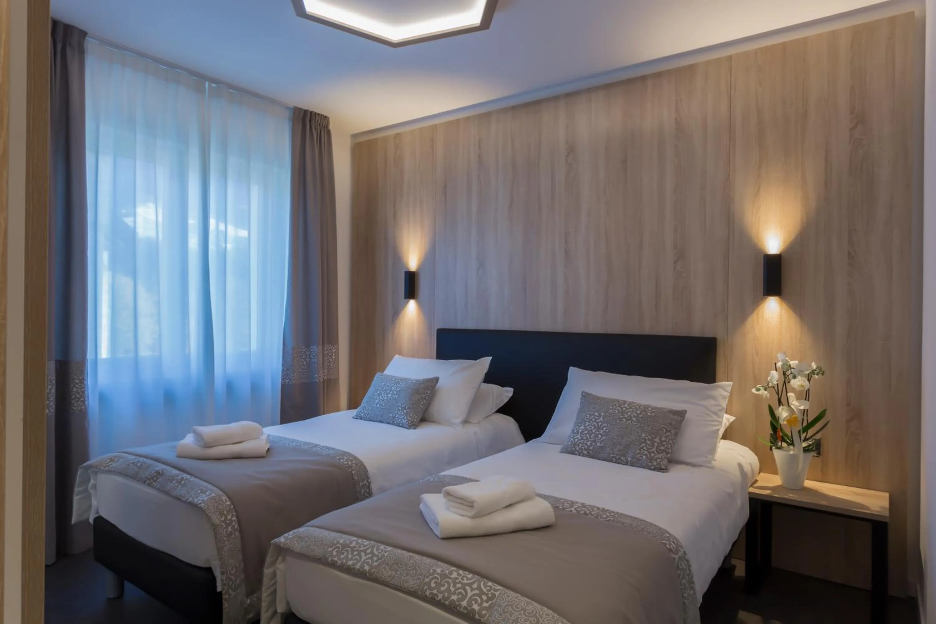 Bedroom, Bed in Tourist Hotel